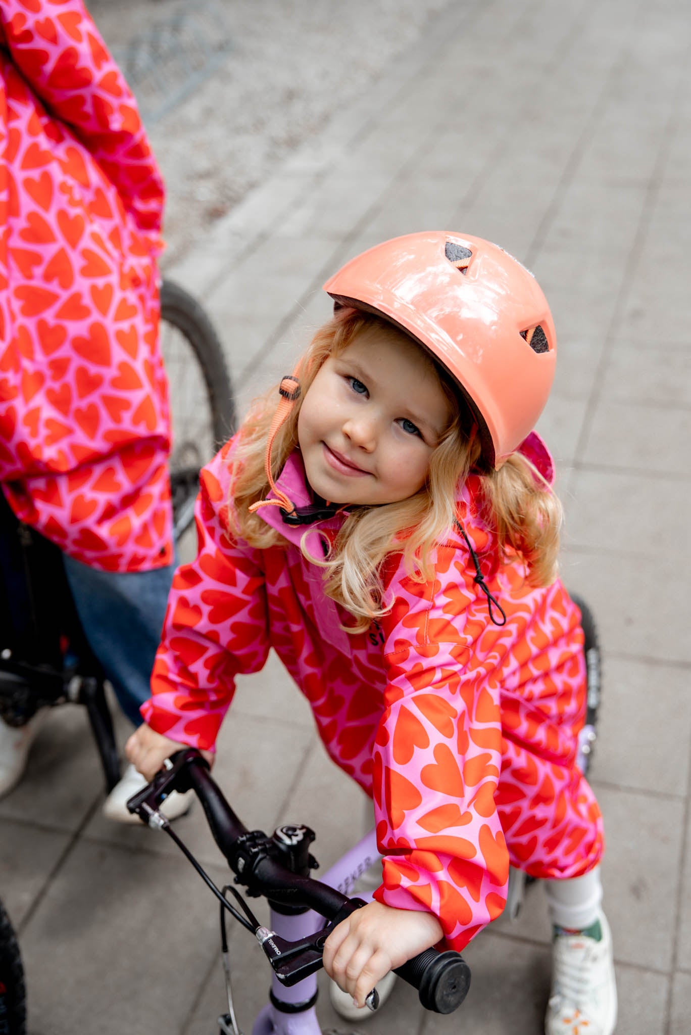 Детски розов дъждобран на сърца