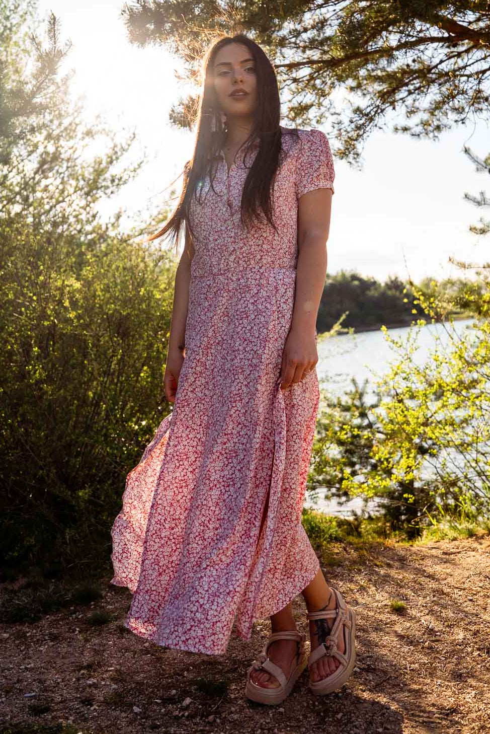 Дълга рокля на цвeтя с цепки ANNA