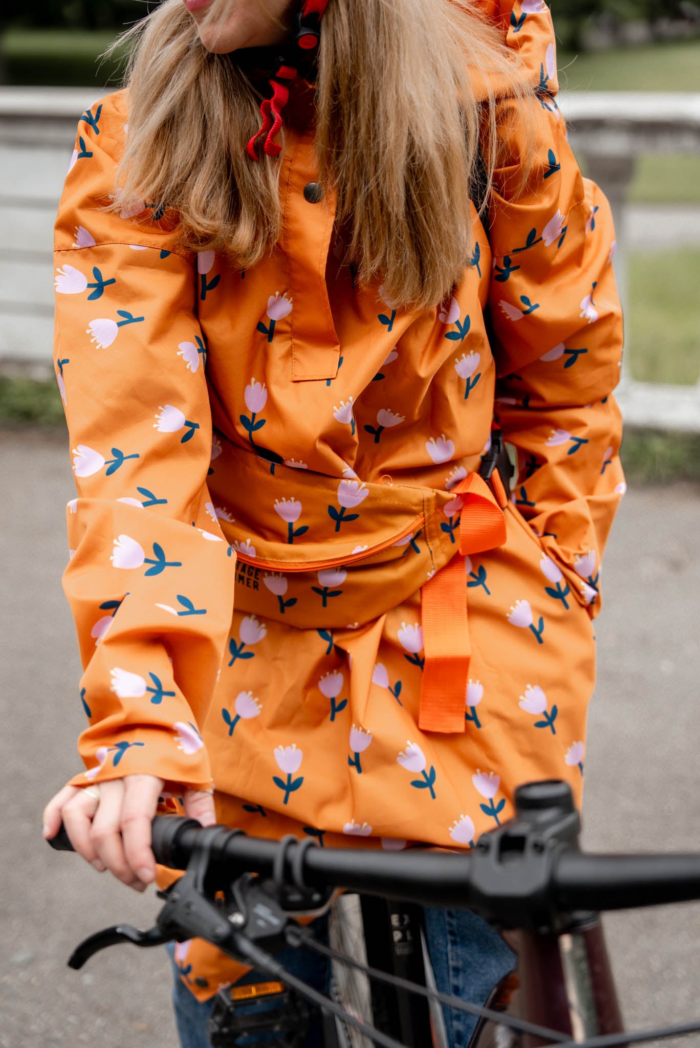 Весел дъждобран на цветя