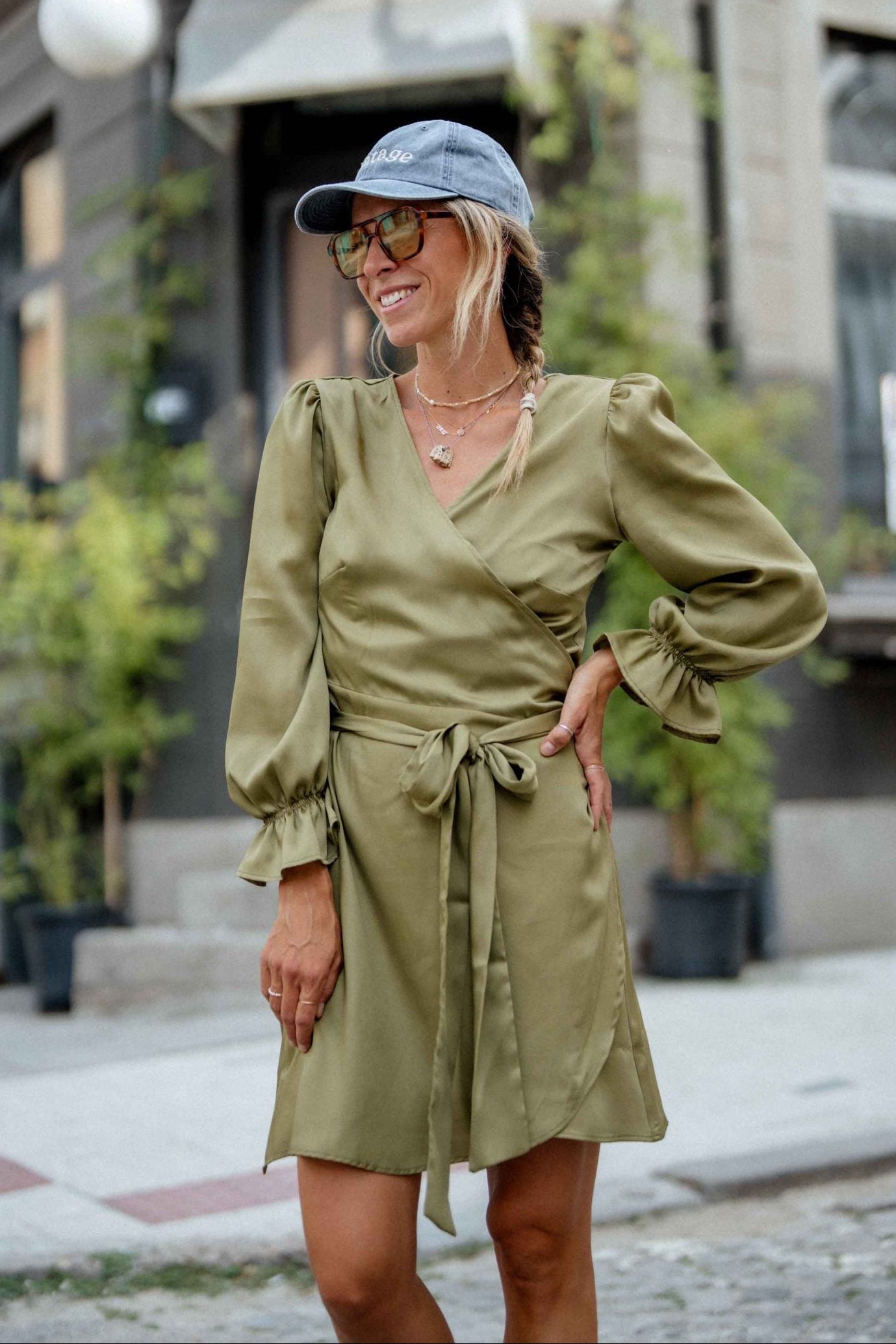 Къса сатенена рокля Olive Mist