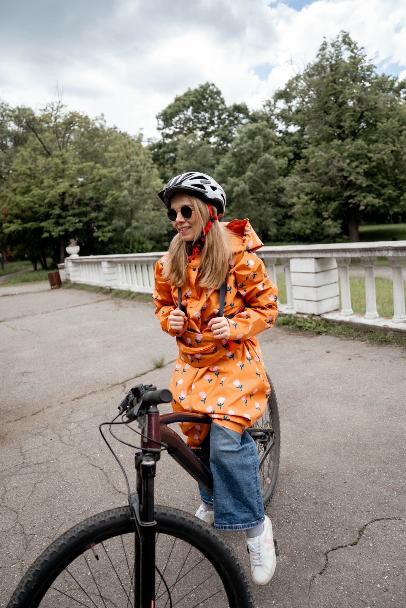 Весел дъждобран на цветя