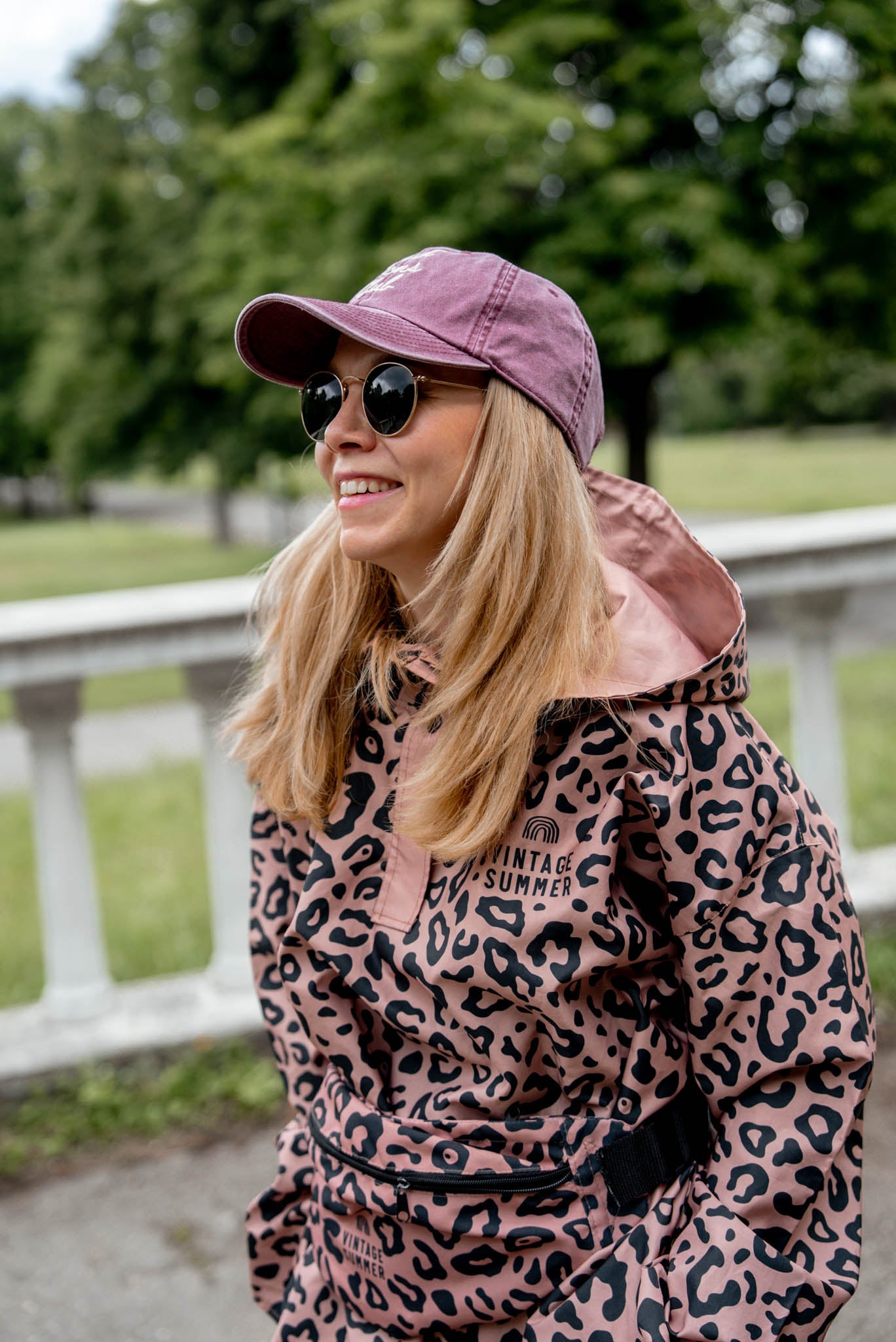 Дъждобран с леопардов принт