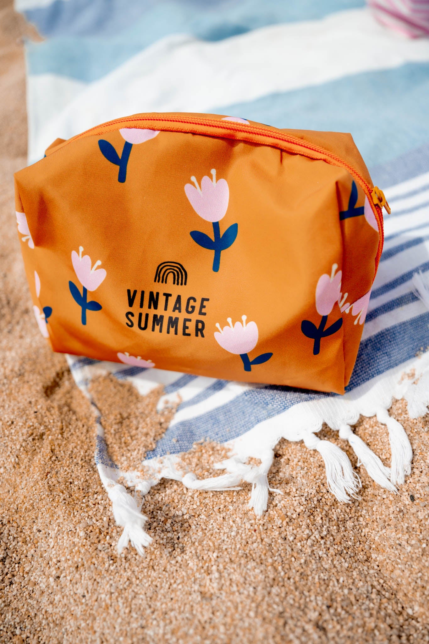 Непромокаем козметичен несесер с цветен принт