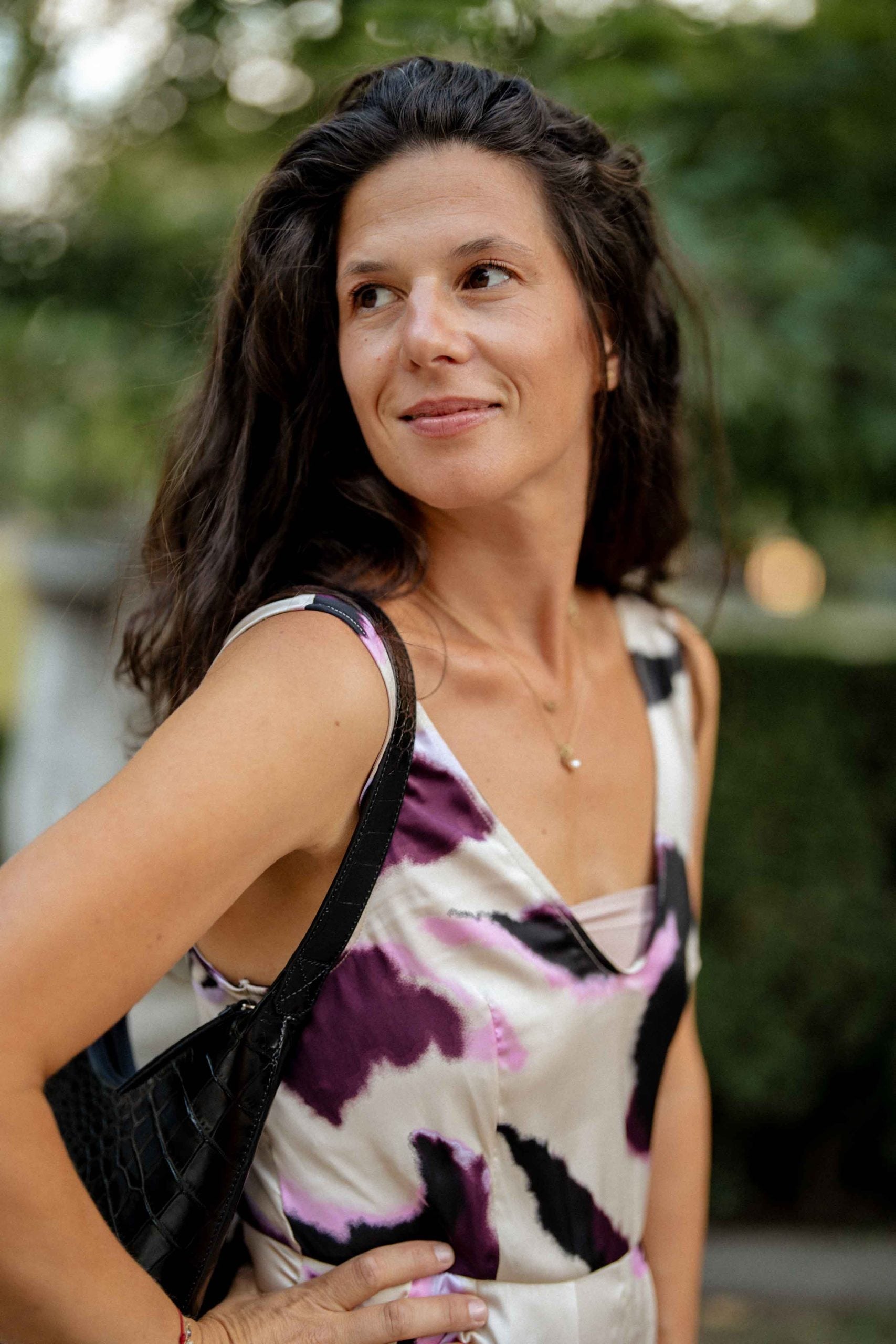 Дълга сатенена рокля Selena в пастелни цветове