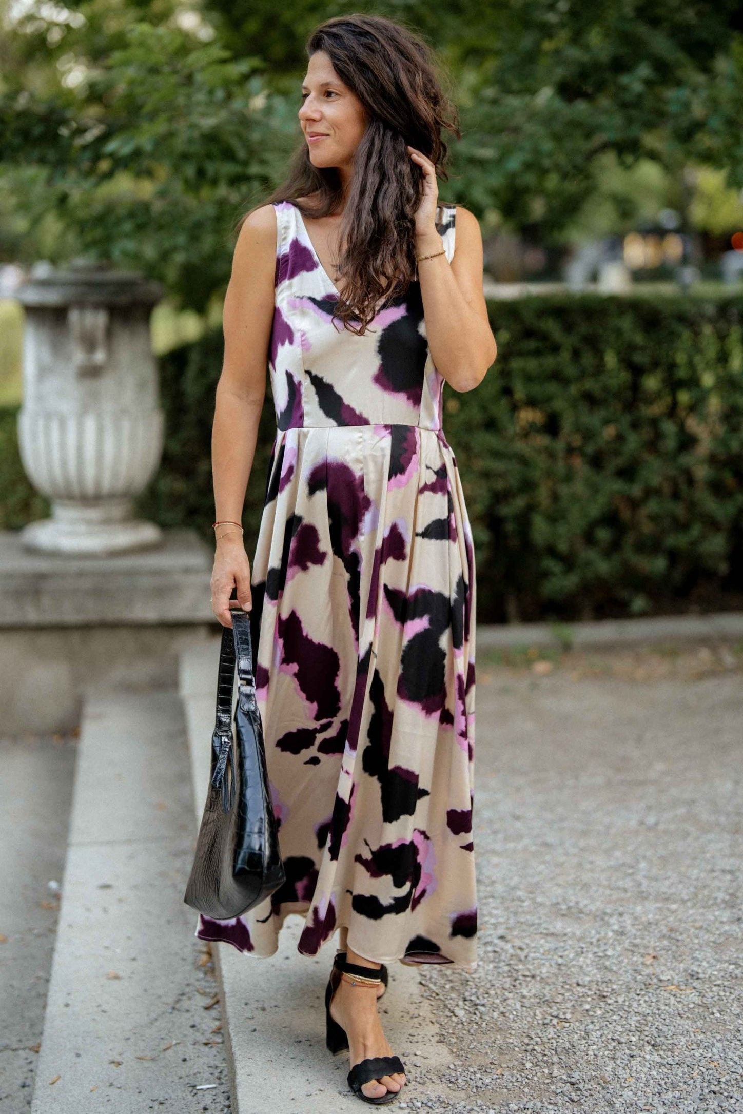 Дълга сатенена рокля Selena в пастелни цветове