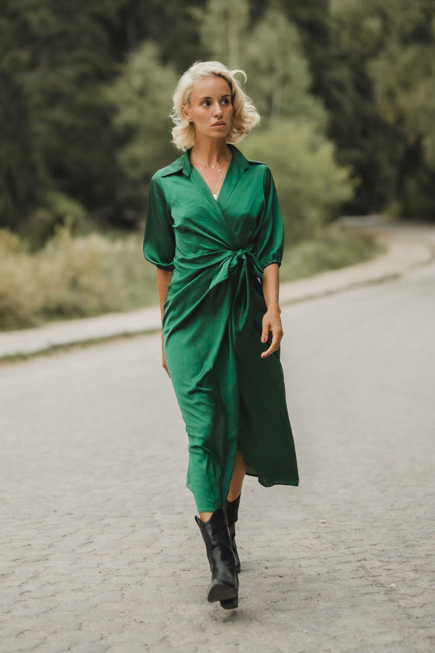 Дълга зелена сатенена рокля NIKA