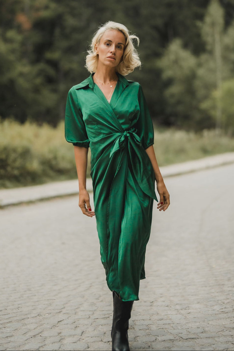 Дълга зелена сатенена рокля NIKA