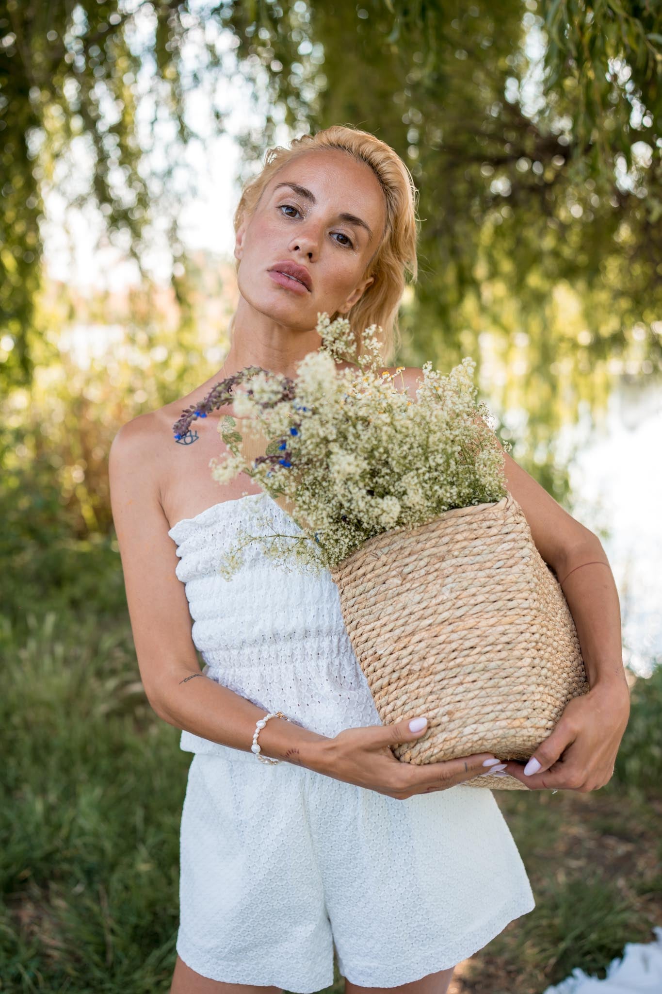 Комплект Colette в бяло от бродерия с бюстие и бермуди