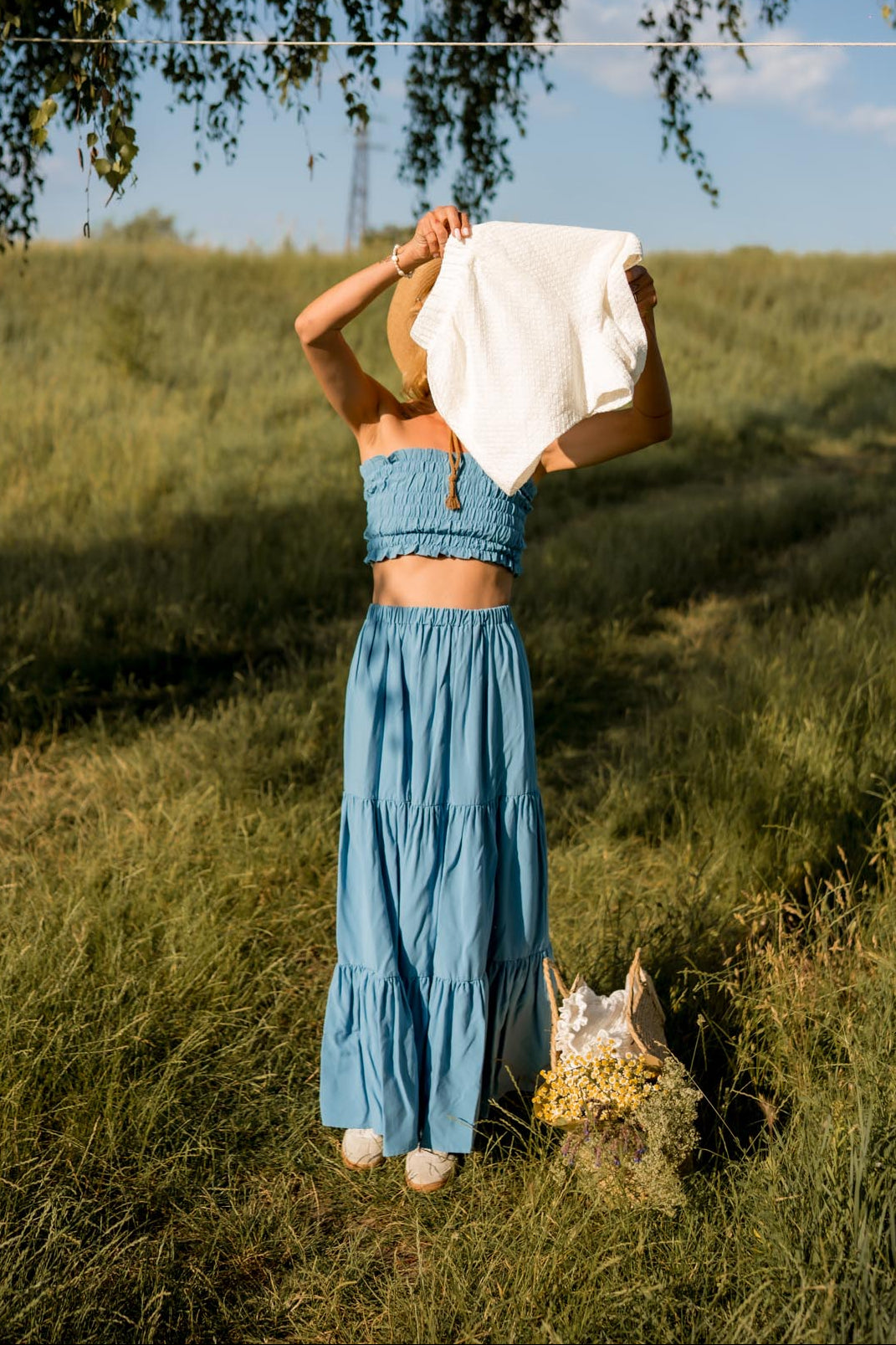 Комплект Mira в светлосиньо с еластичен топ и пола на волани