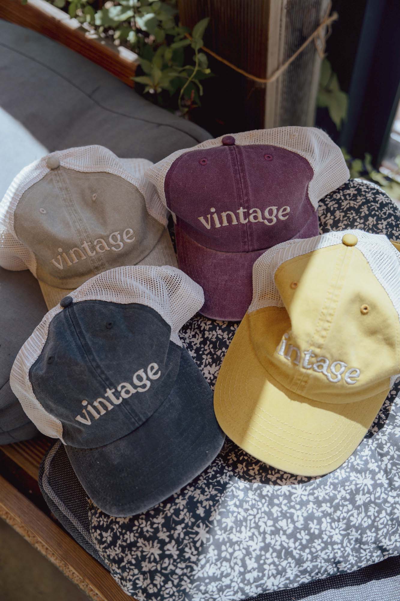 Шапка с козирка Vintage с мрежа