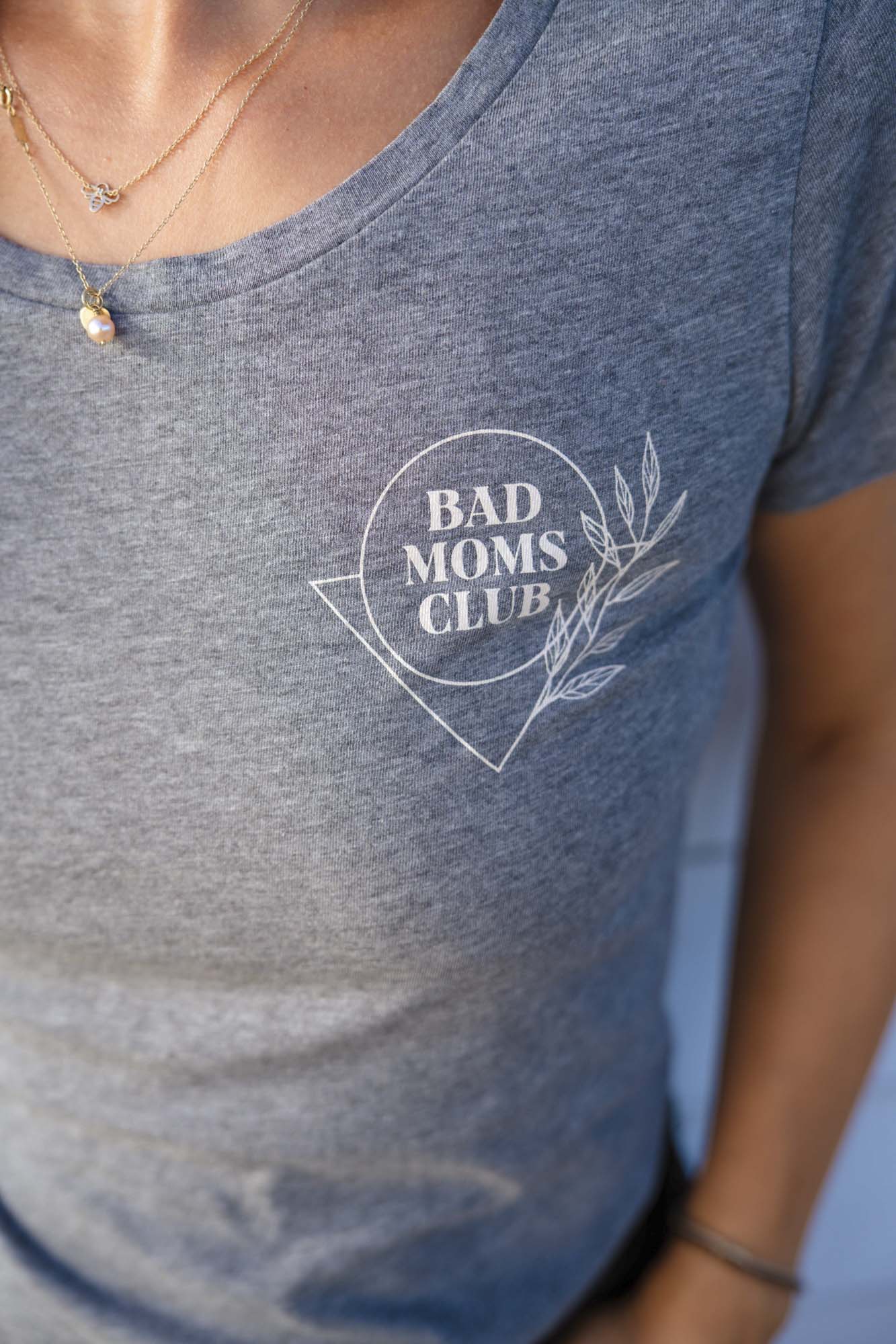 Tениска BAD MOMS CLUB в сиво