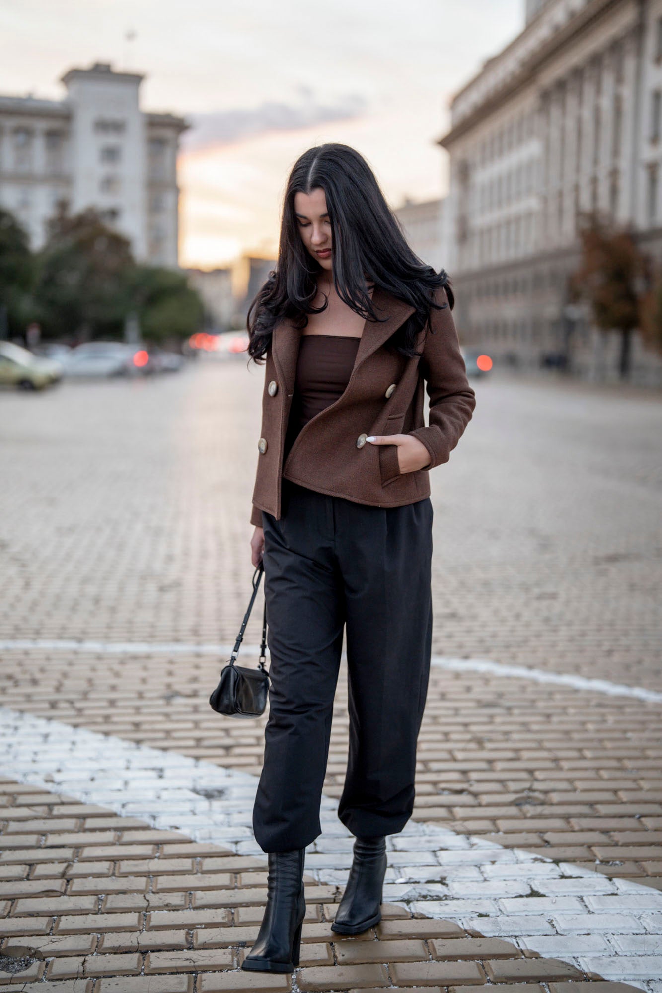 Късо кафяво палто Zoé от премиум вълна