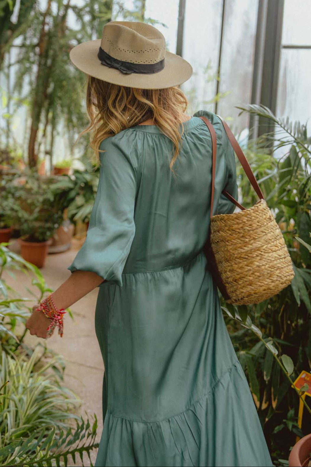 Дълга зелена сатенена рокля NAOMI