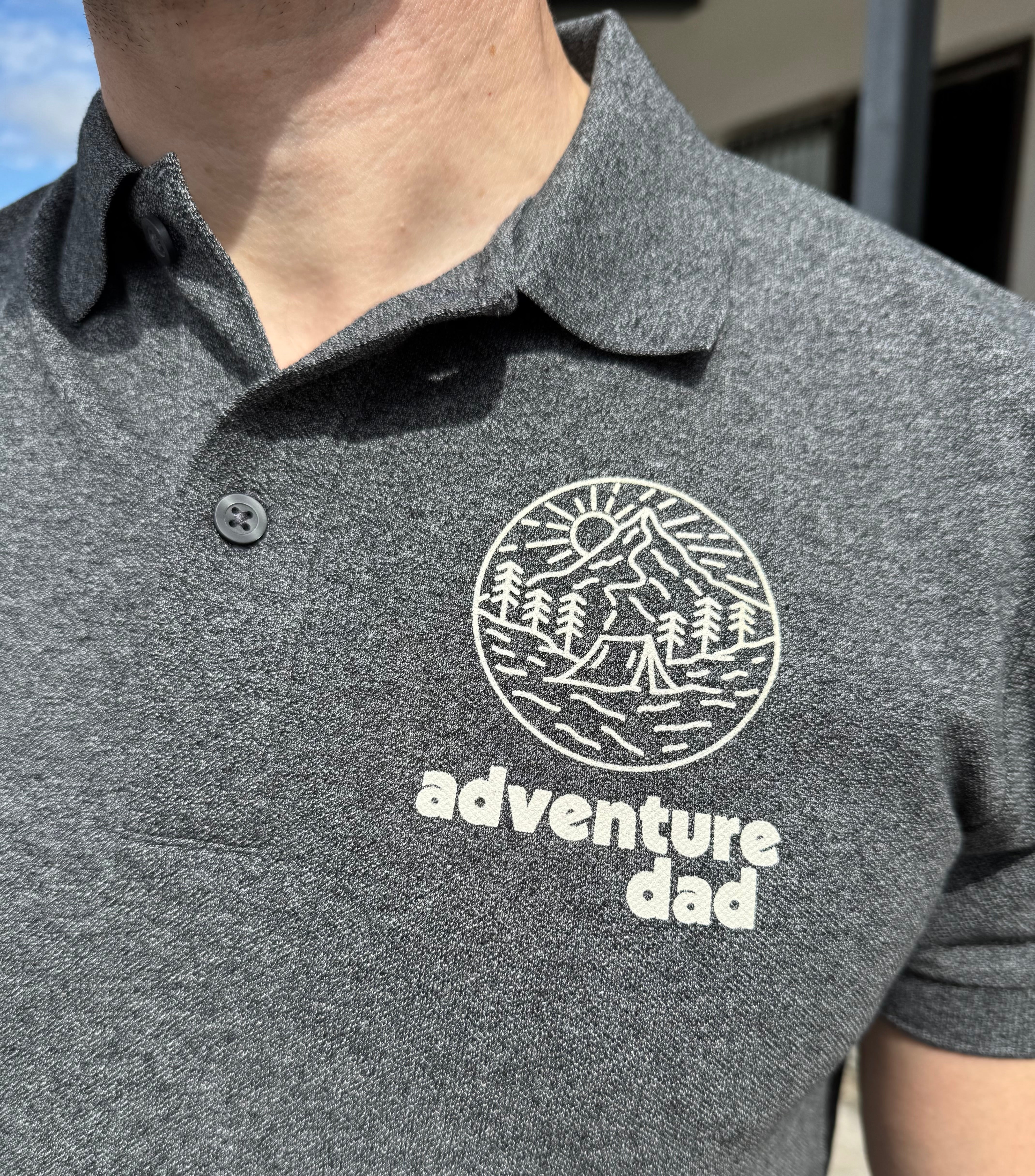 Мъжка сива тениска с яка ADVENTURE DAD