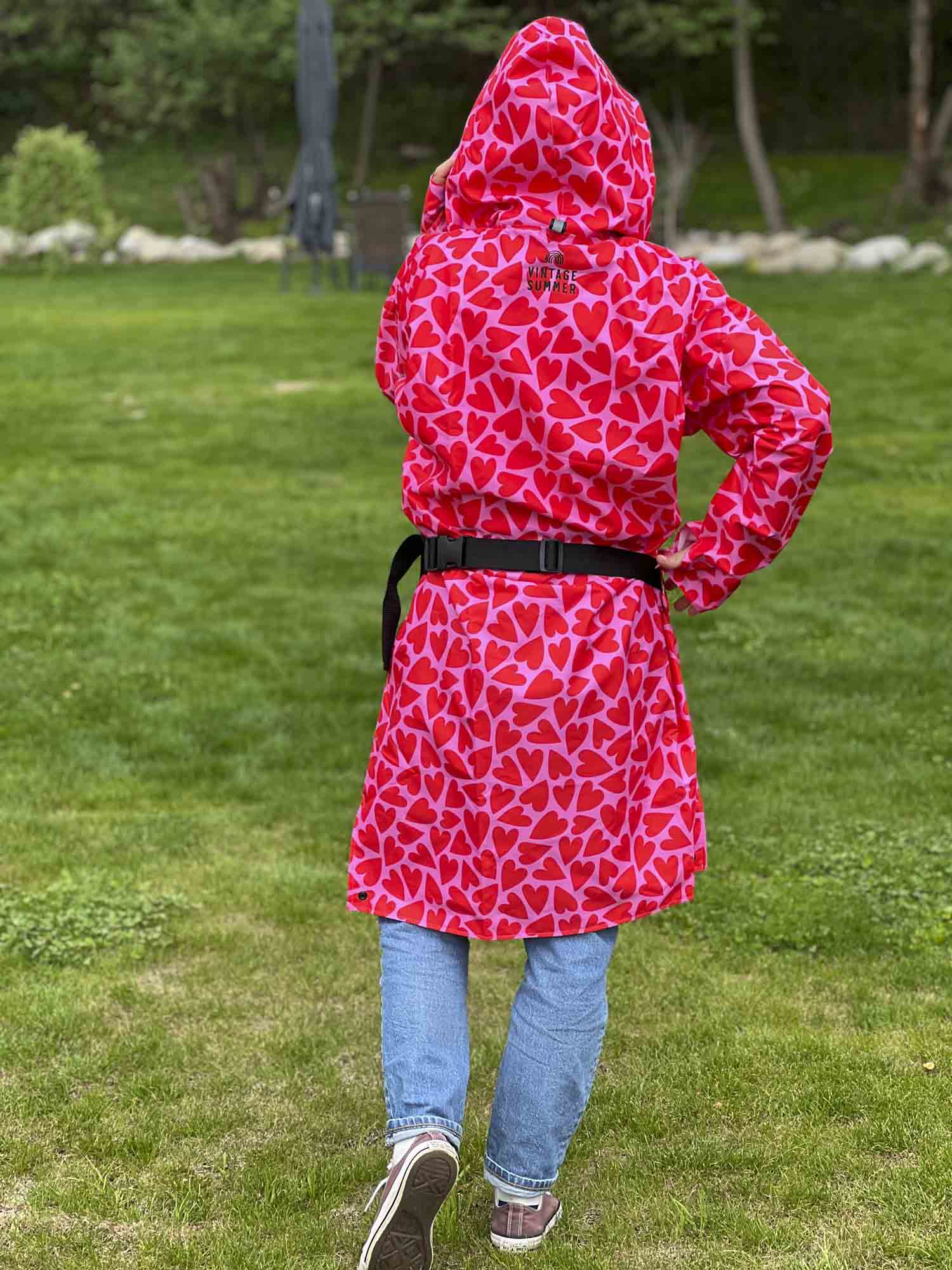 Розов дъждобран на сърца