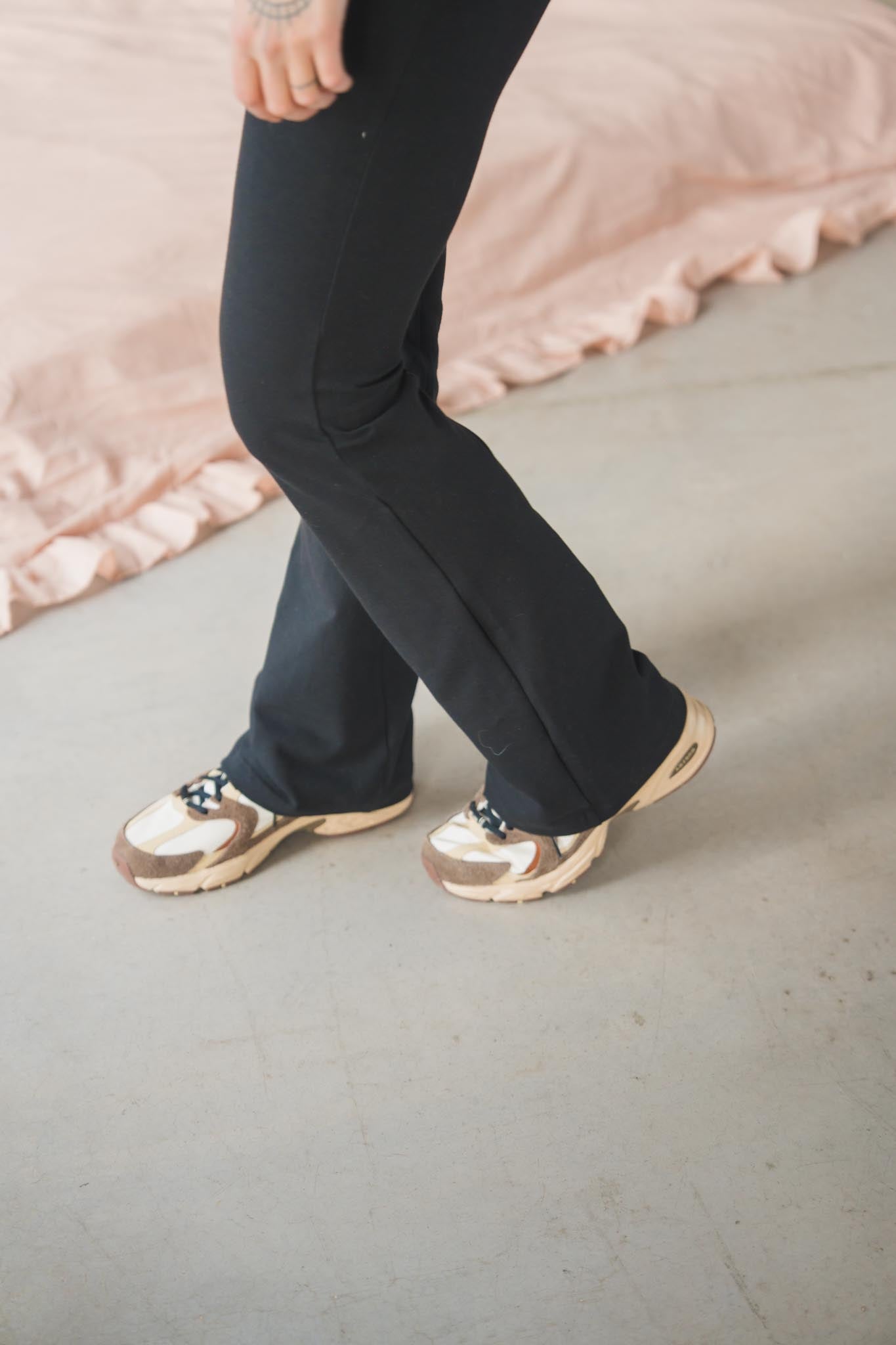 Pre-order: Клоширан спортен клин ECLIPSE в черно