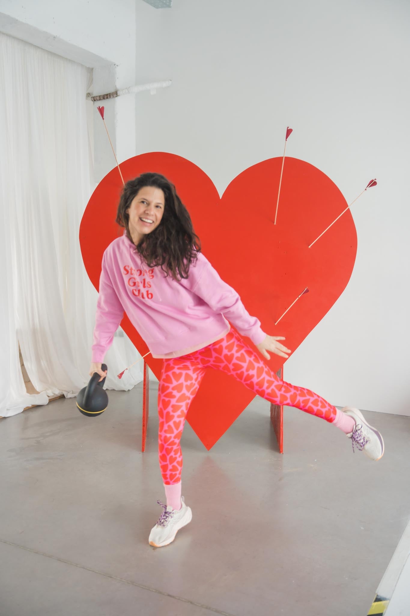 Розов суитшърт Strong Girls Club с качулка