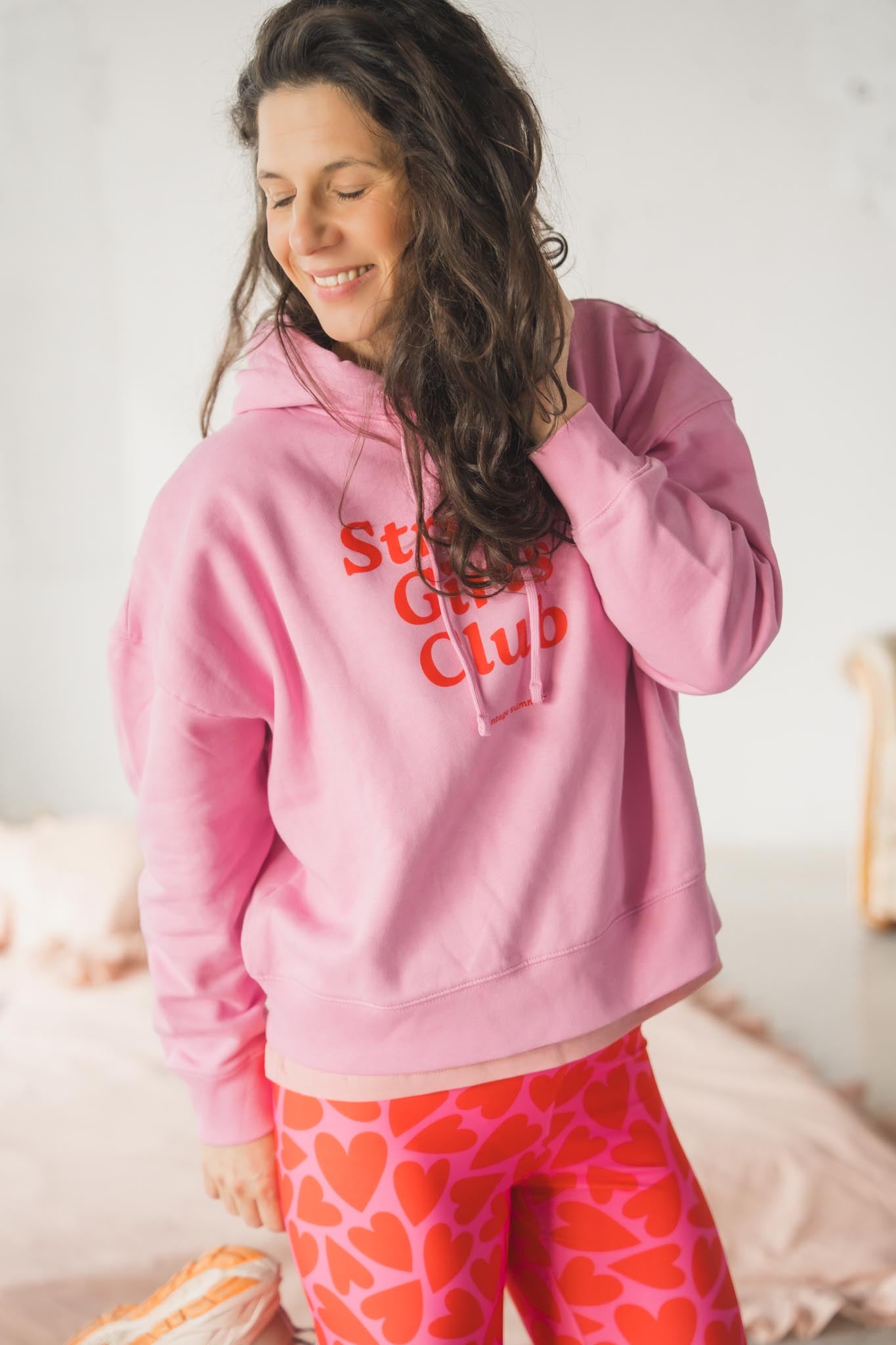 Розов суитшърт Strong Girls Club с качулка