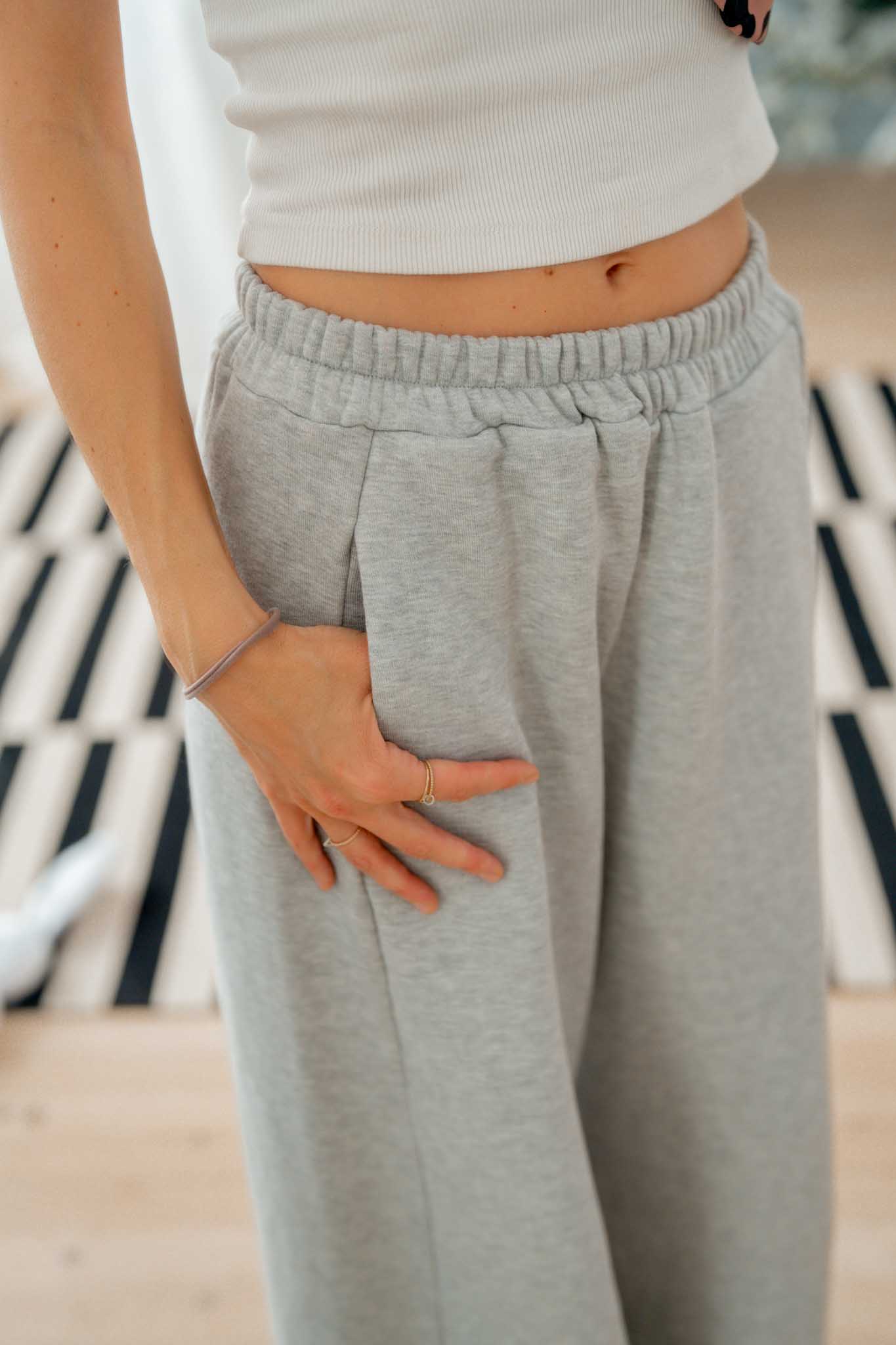 Спортен панталон в светло сиво STONE