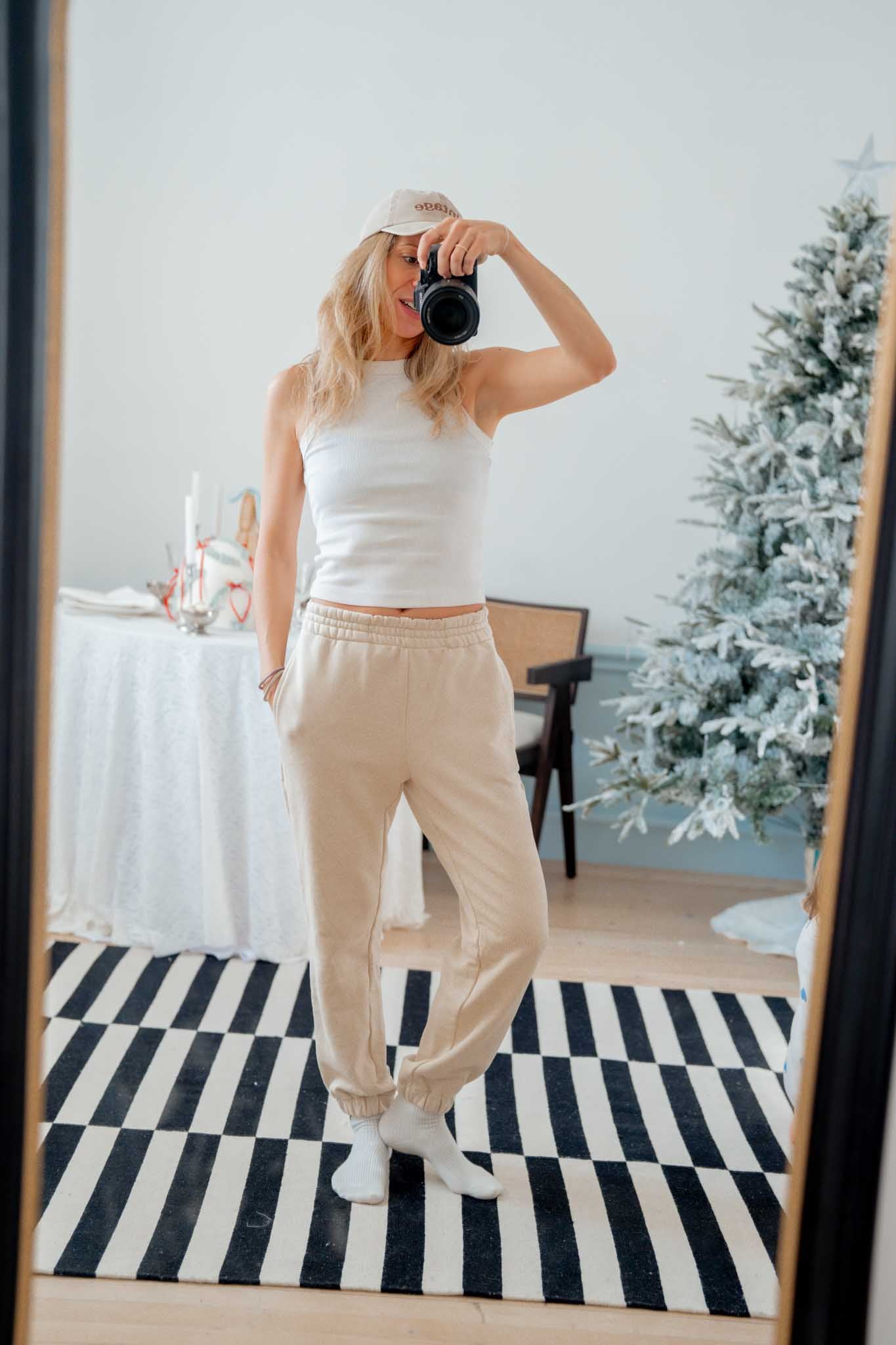 Бежов панталон SELF CARE с крачол с ластик