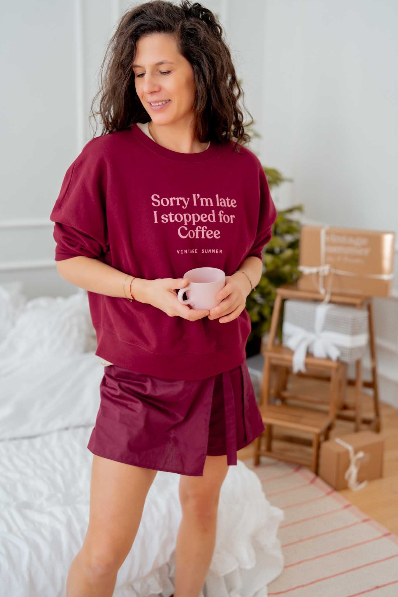 Бордо блуза Sorry I'm Late I stopped for coffee