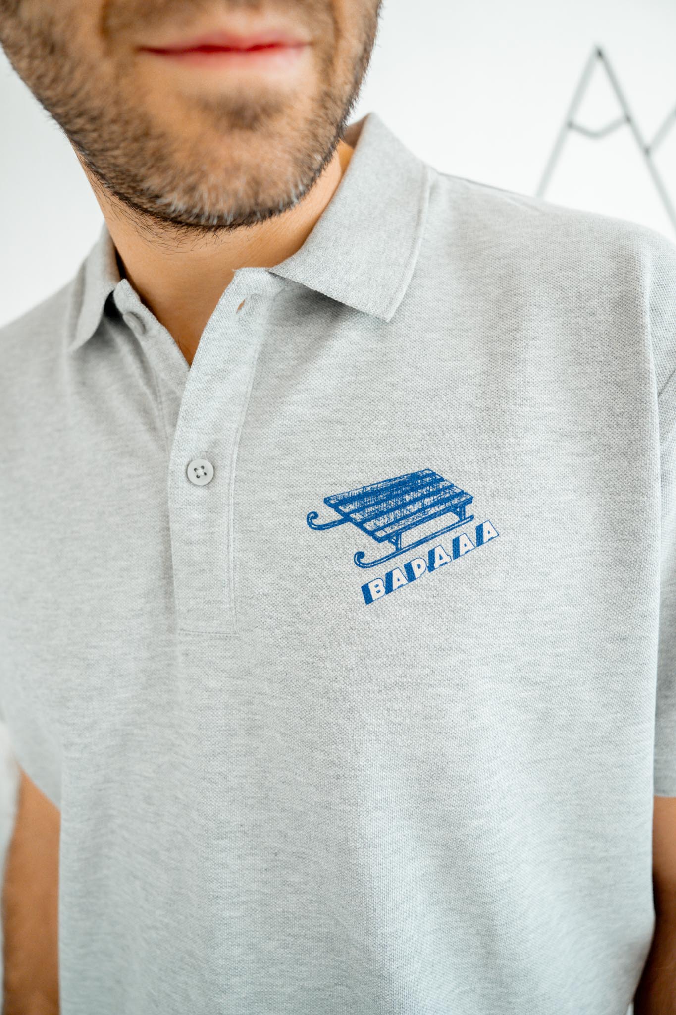 Сива мъжка поло тениска с яка „ВАРДА“