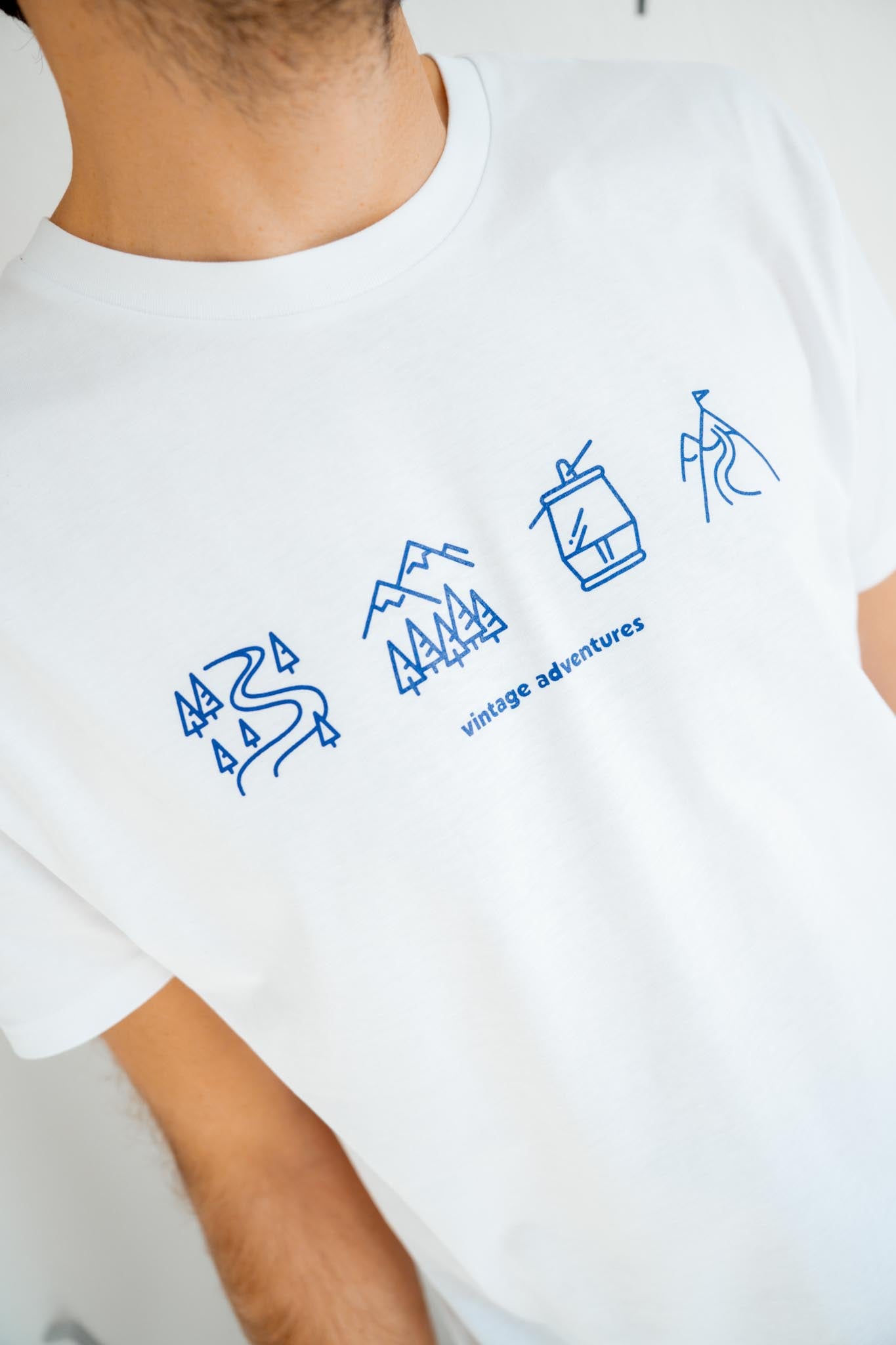 Бяла мъжка тениска Vintage Adventures
