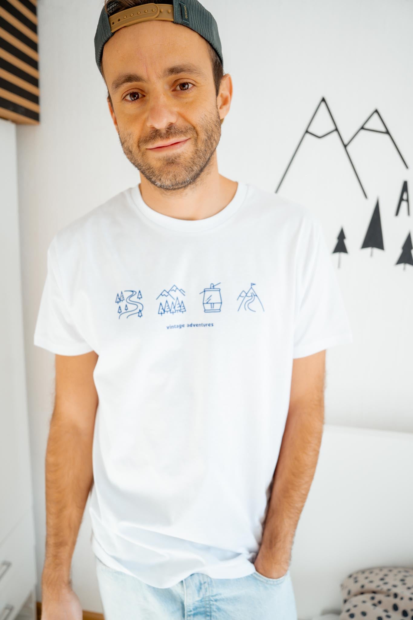 Бяла мъжка тениска Vintage Adventures