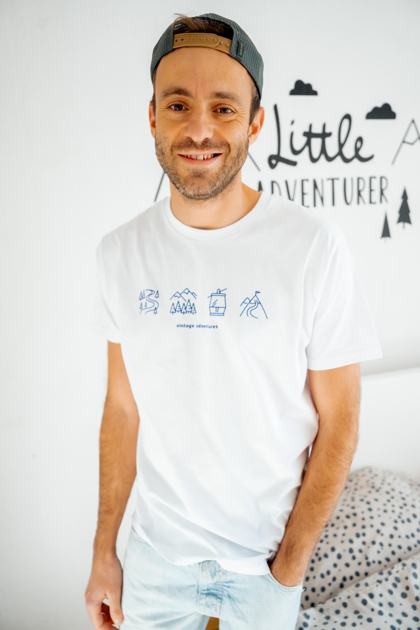Бяла мъжка тениска Vintage Adventures