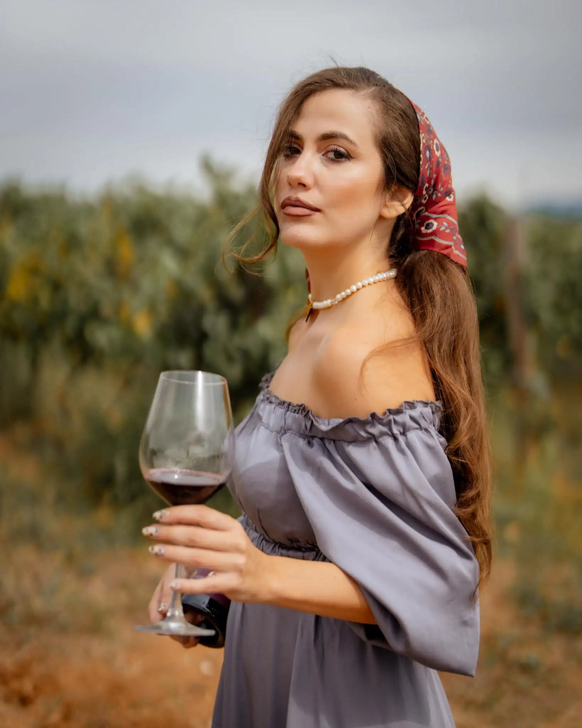 Дълга сива рокля с открити рамене GRAPES