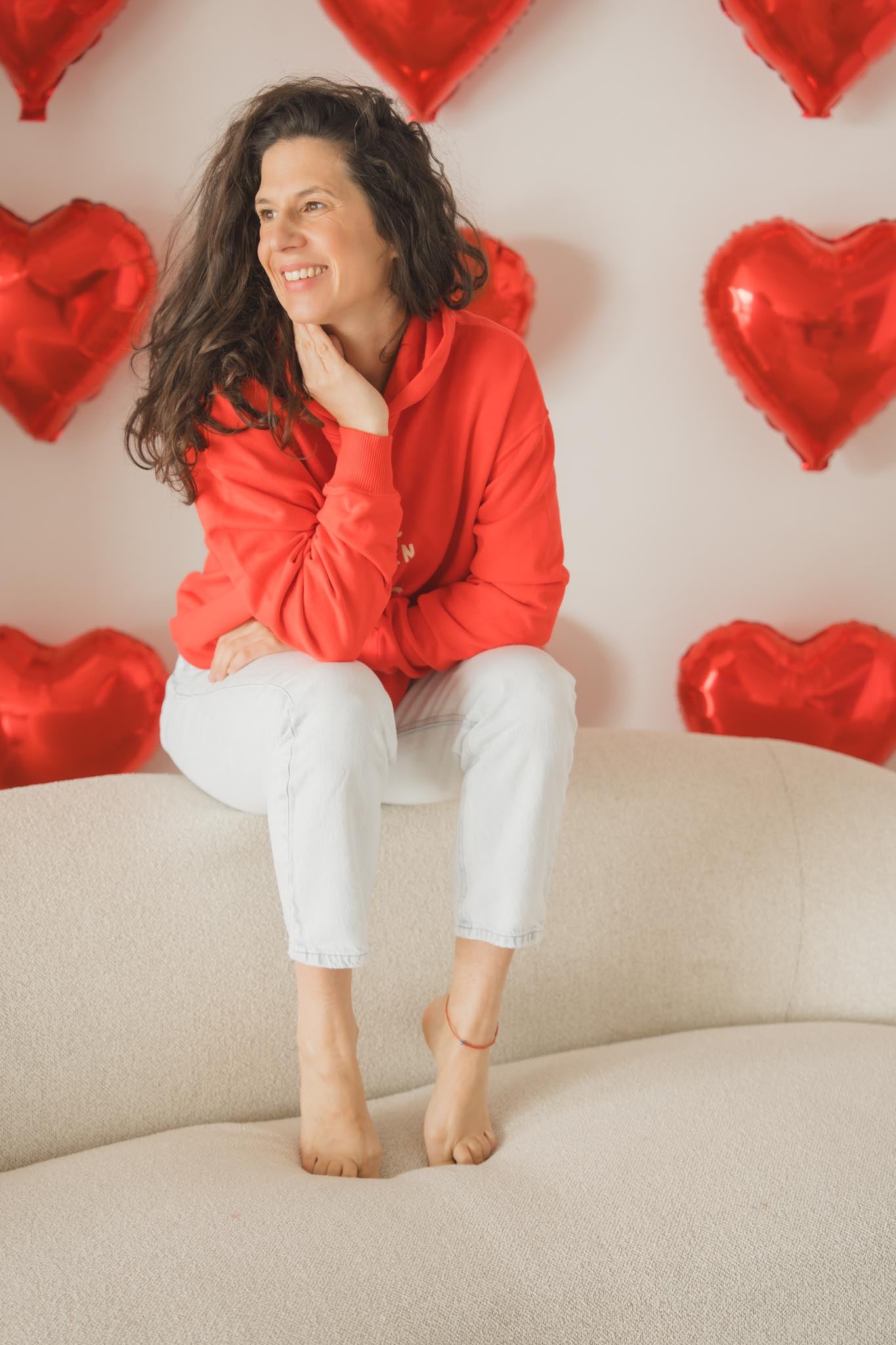 Червен суичър Make Magic Happen с качулка