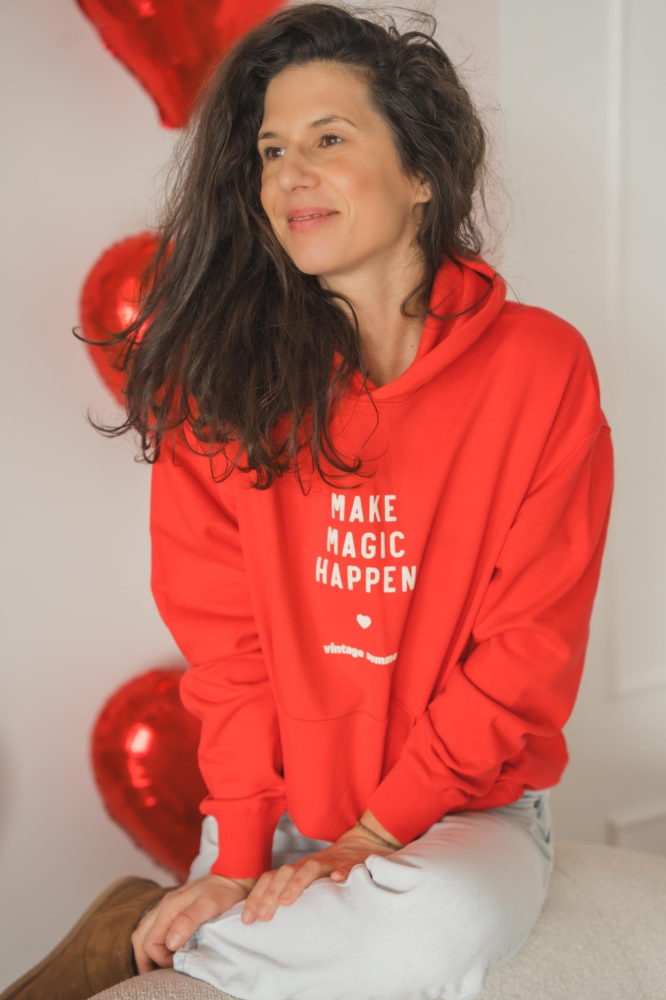 Червен суичър Make Magic Happen с качулка