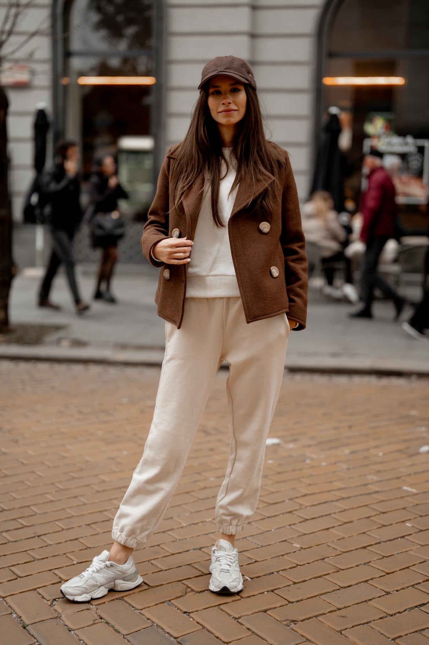 Късо кафяво палто Zoé от премиум вълна