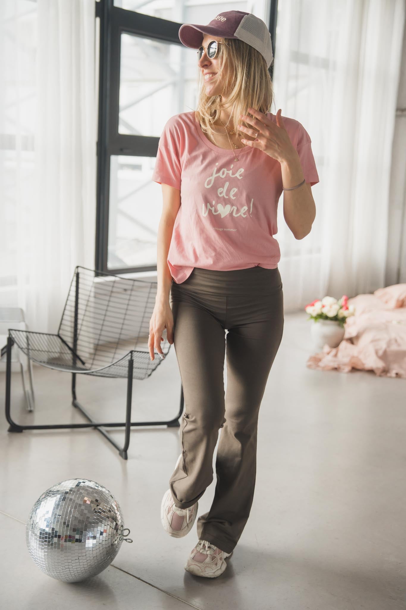 Розова тениска Joie de Vivre