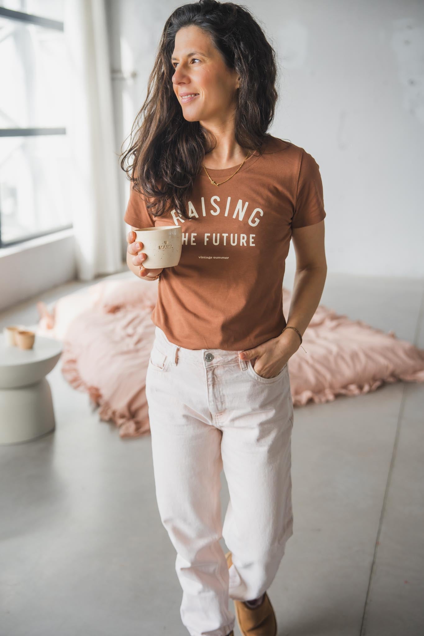 Подаръчната кутия “Raising the Future