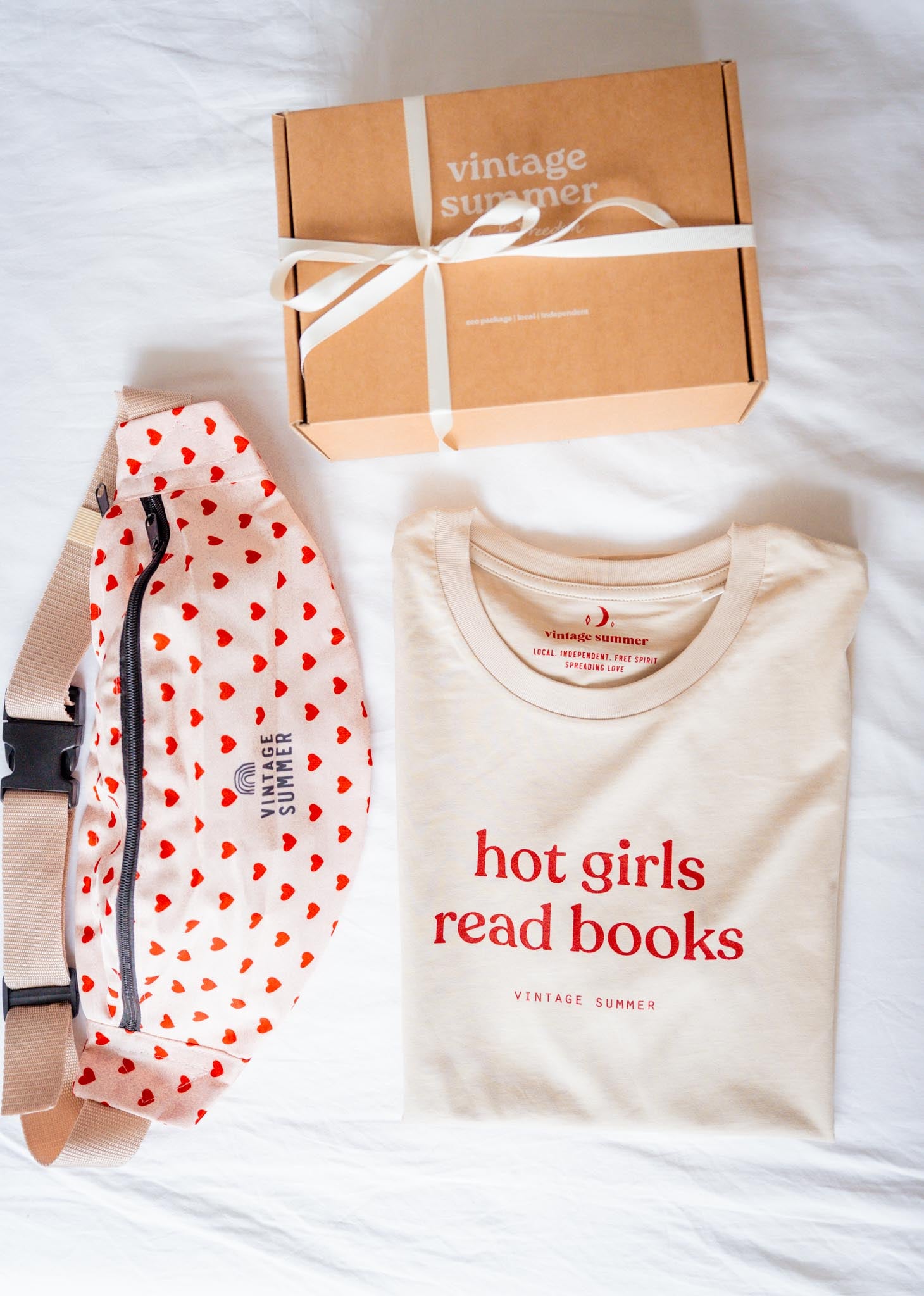 Бежова тениска Hot Girls Read Books