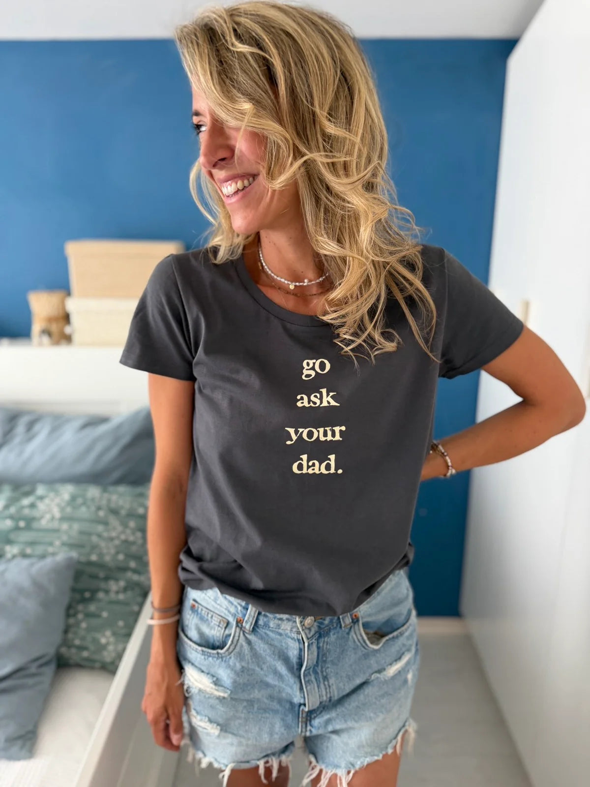 Сива широка тениска Go Ask Your Dad