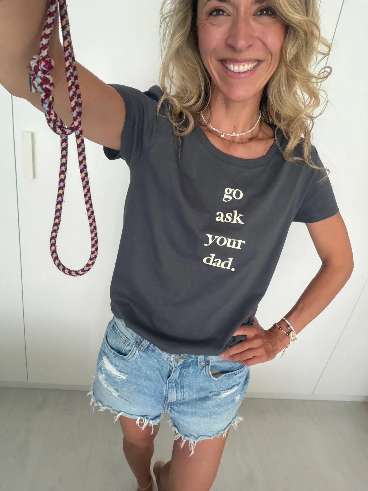 Сива широка тениска Go Ask Your Dad