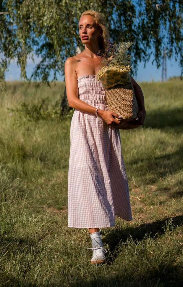 Миди рокля Amélie в нежно розово каре