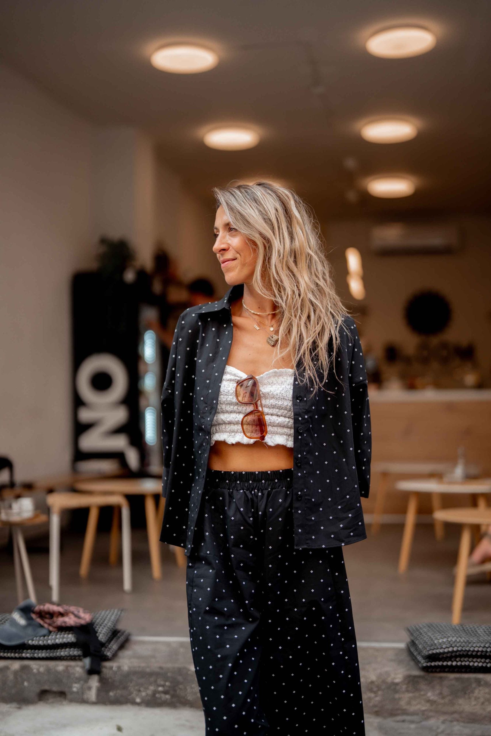 Комплект дълъг черен панталон с риза NERA