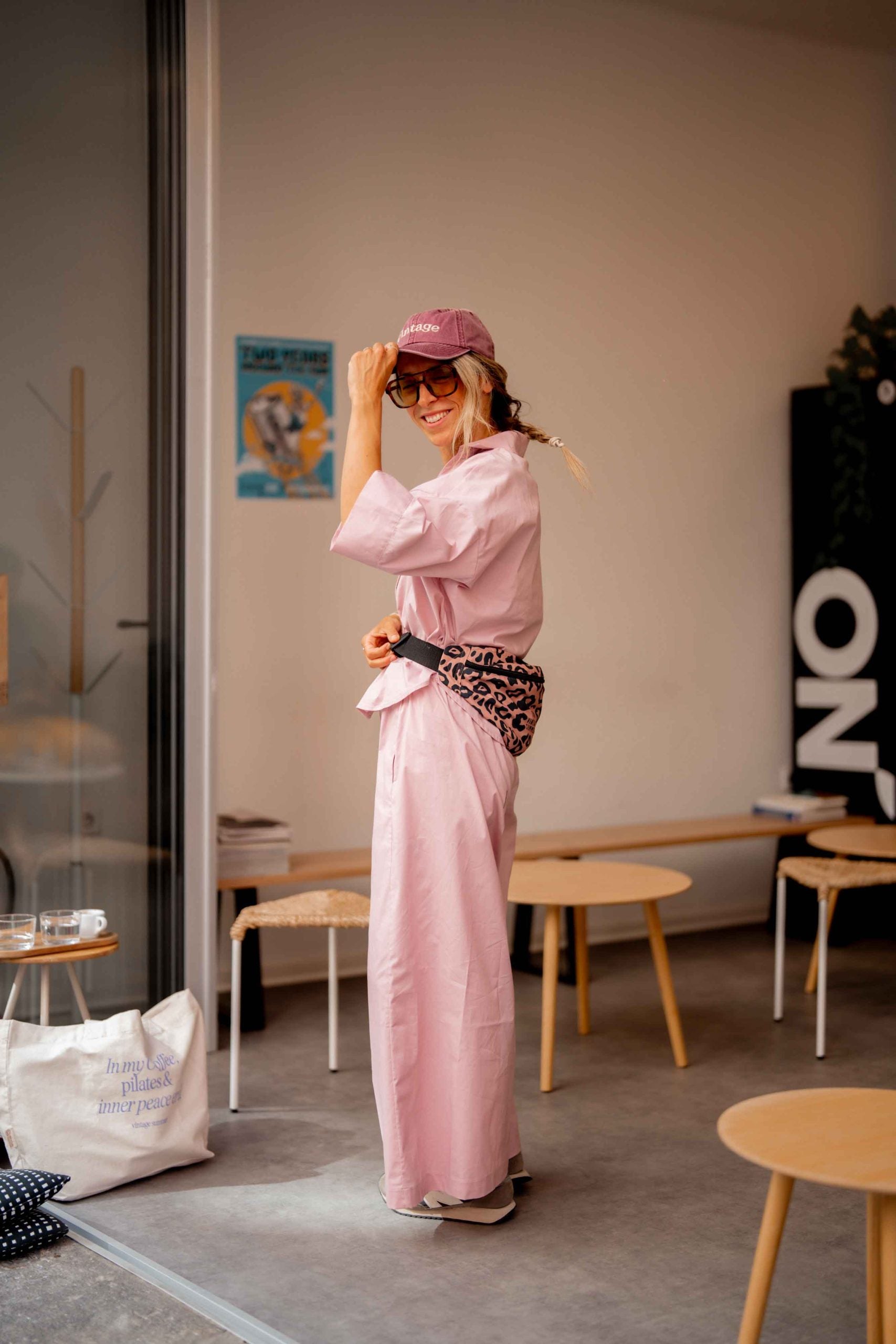 Розов комплект с панталон и риза RUBY