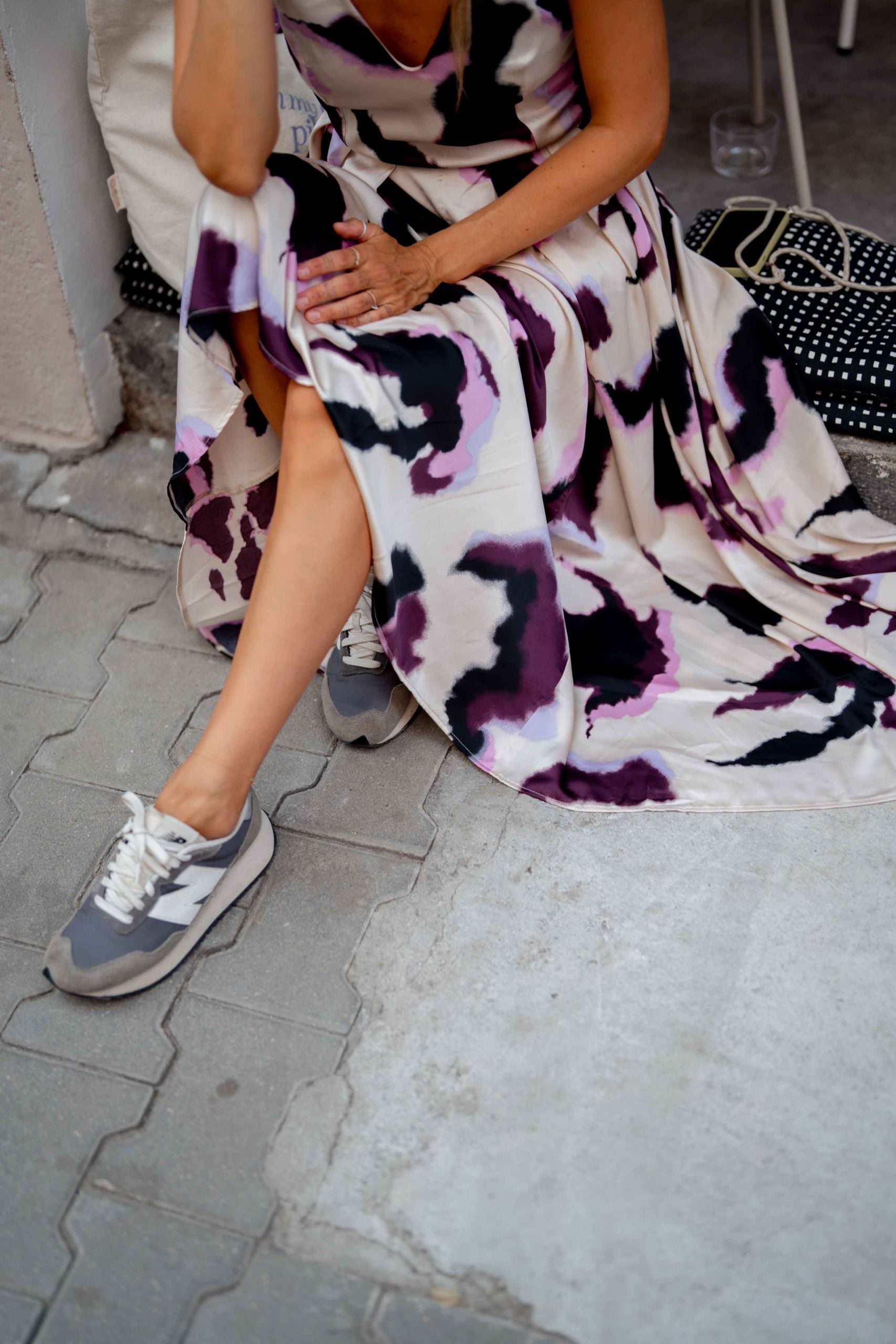 Дълга сатенена рокля Selena в пастелни цветове