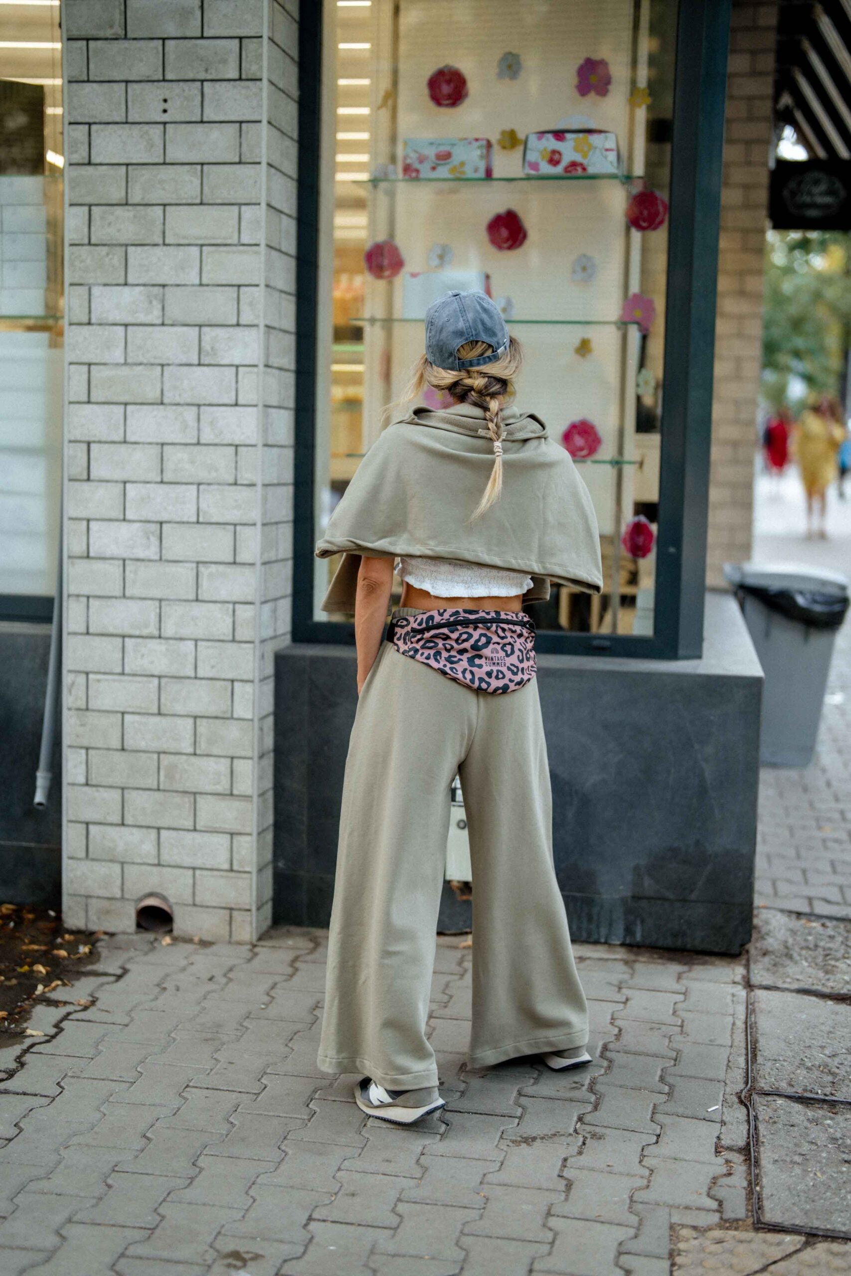 Широка блуза в каки зелено EARTHY