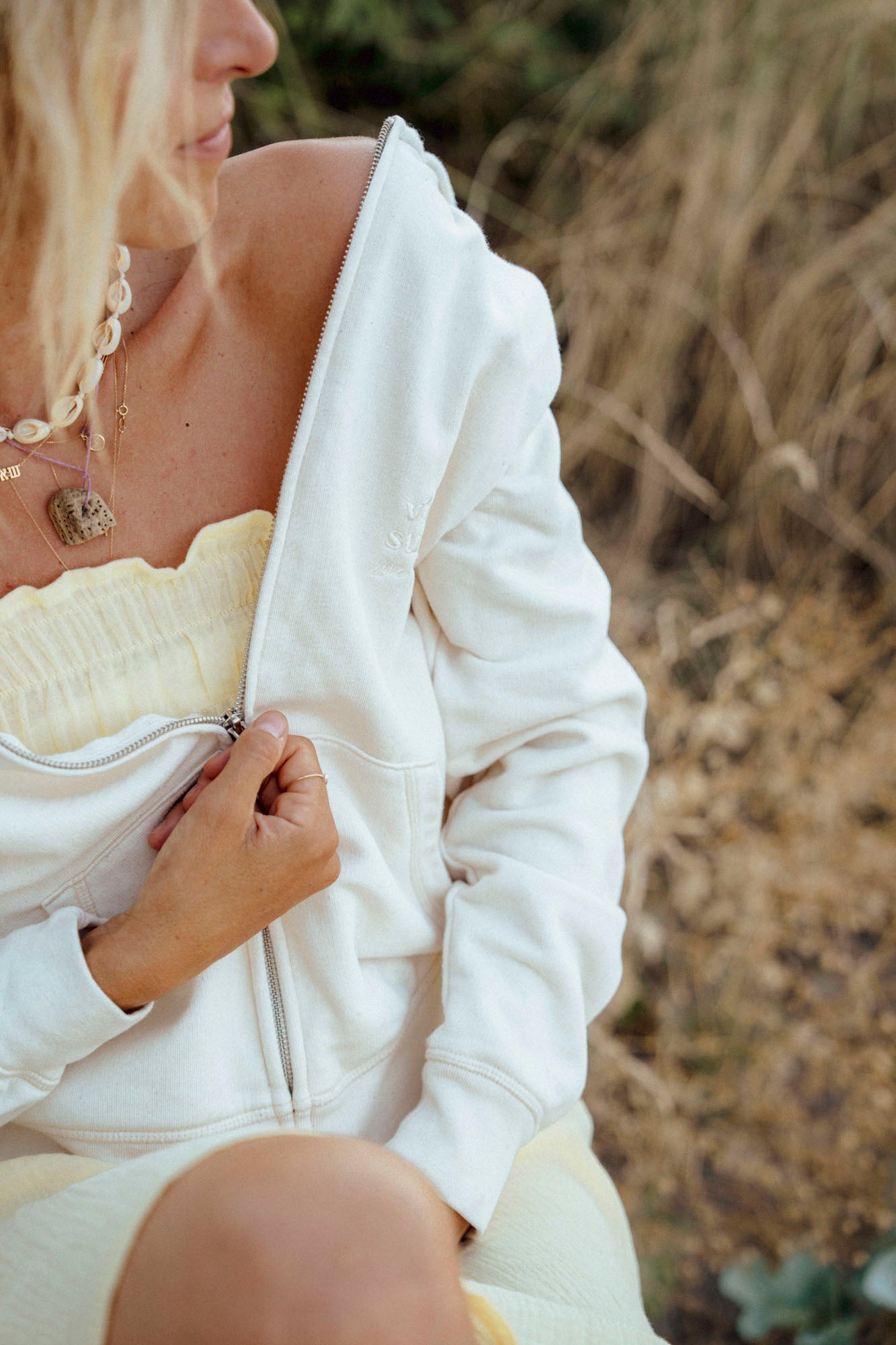 Екрю спортен суичър VINTAGE с цип и качулка