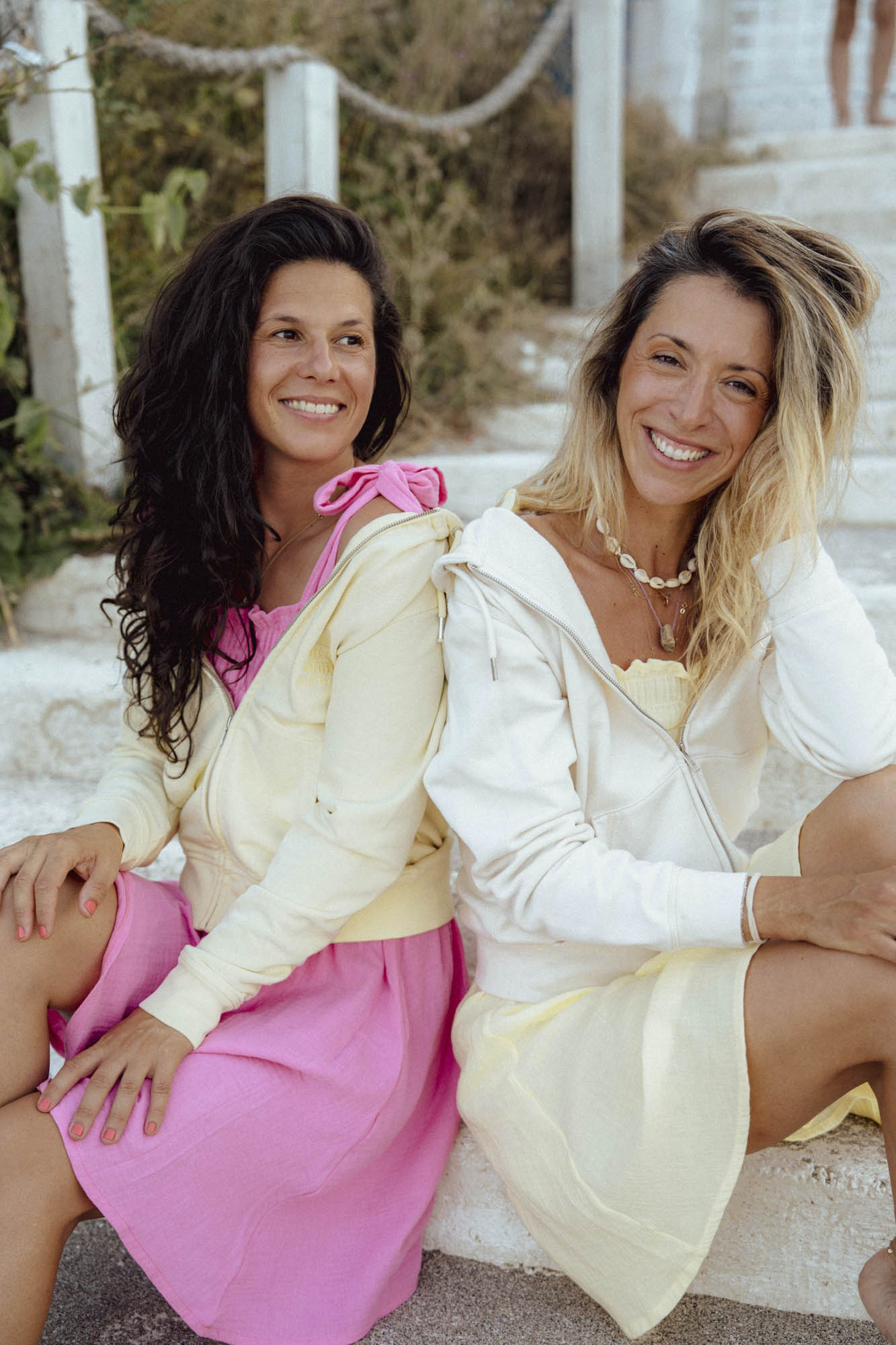 Светло жълт спортен суичър VINTAGE с цип