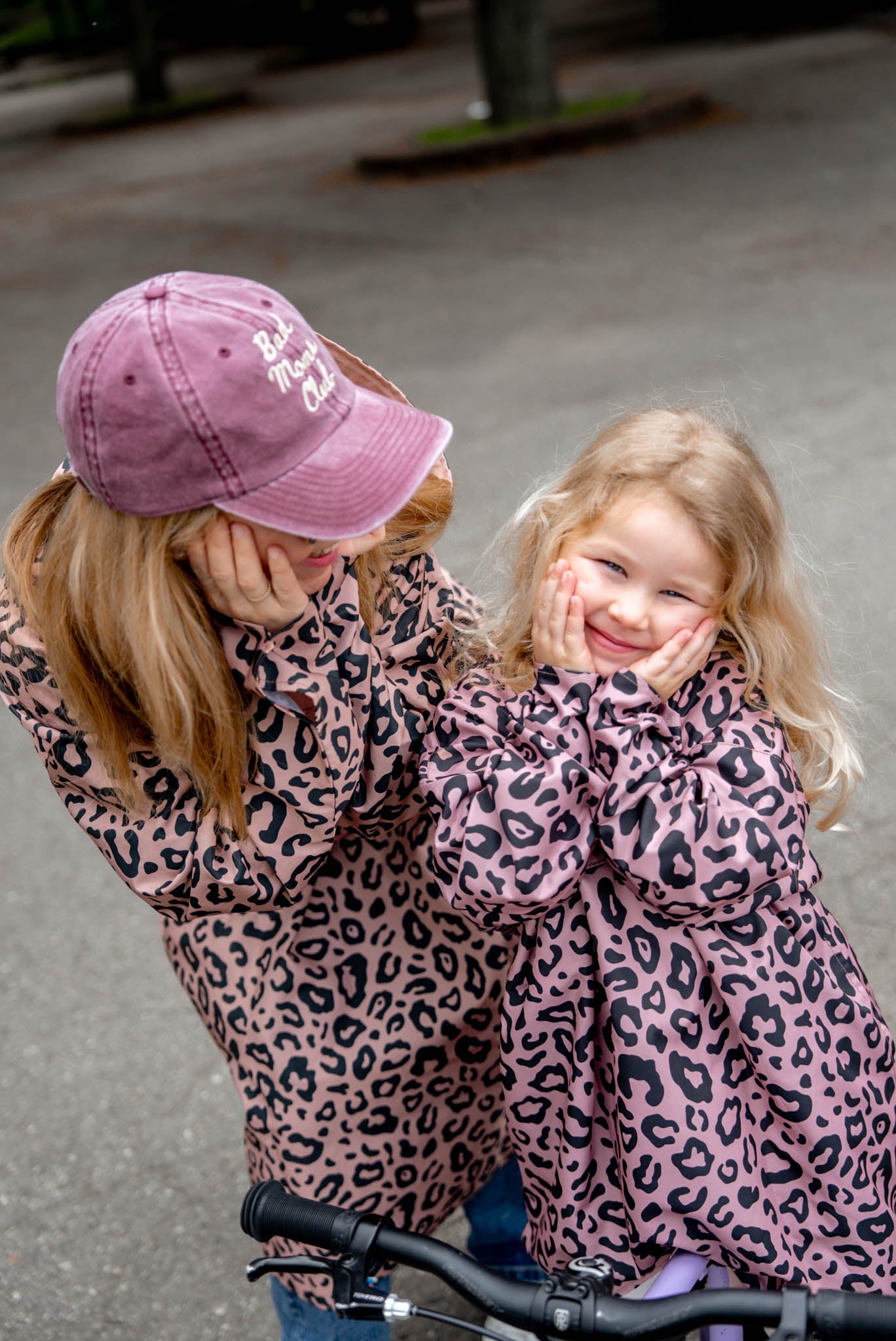 Детски дъждобран с леопардов принт