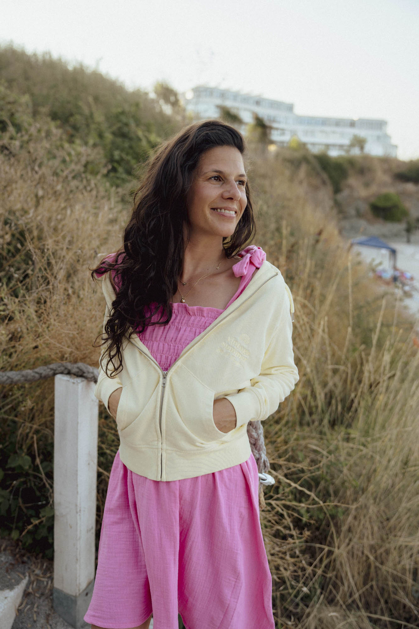 Светло жълт спортен суичър VINTAGE с цип