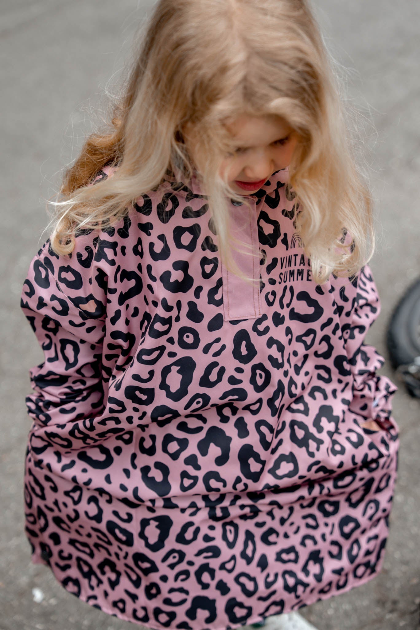 Детски дъждобран с леопардов принт