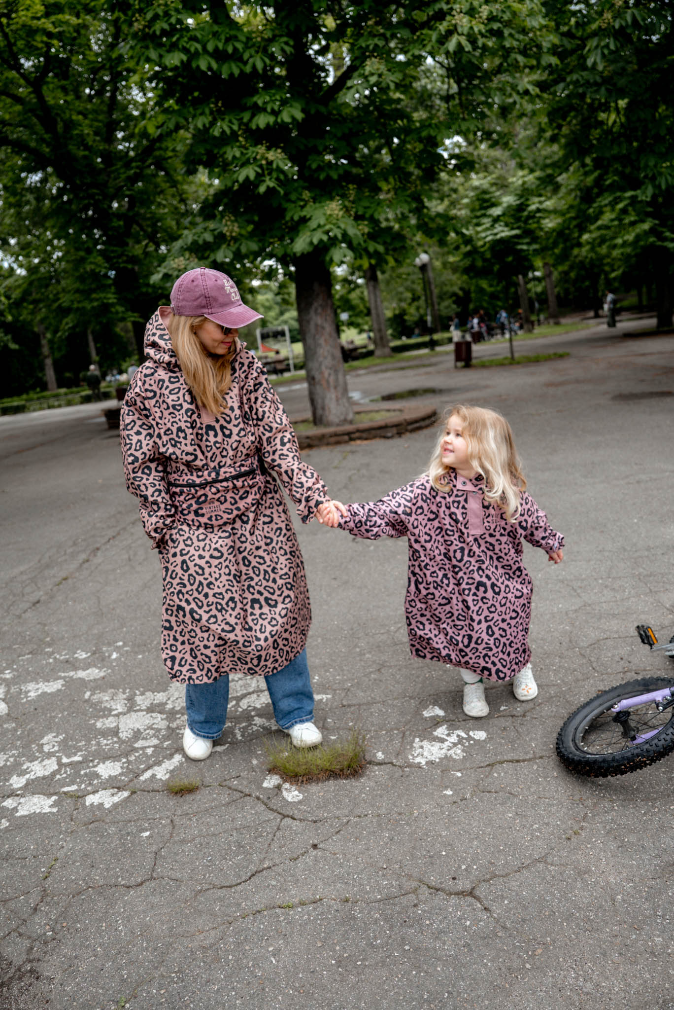 Детски дъждобран с леопардов принт