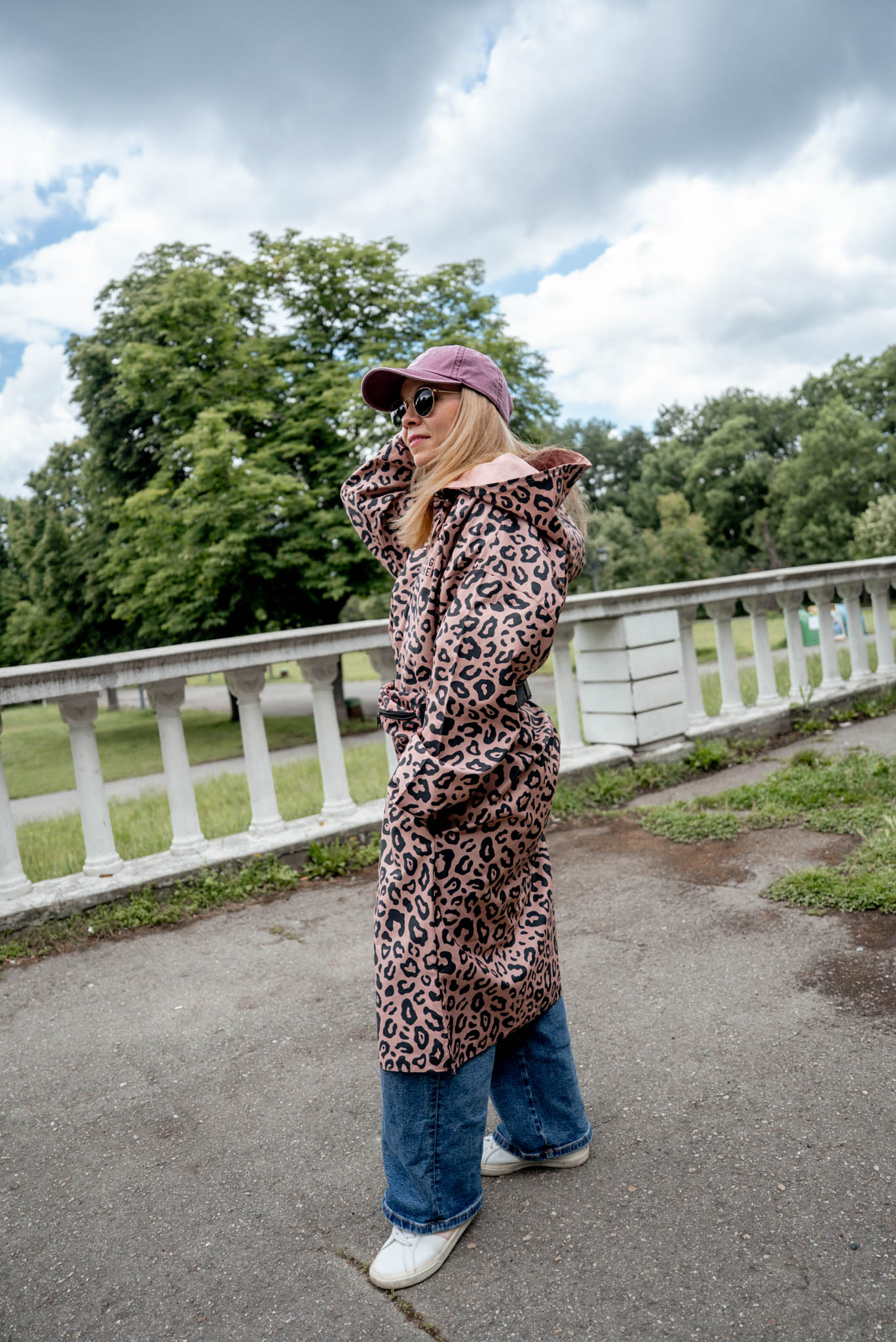 Дъждобран с леопардов принт